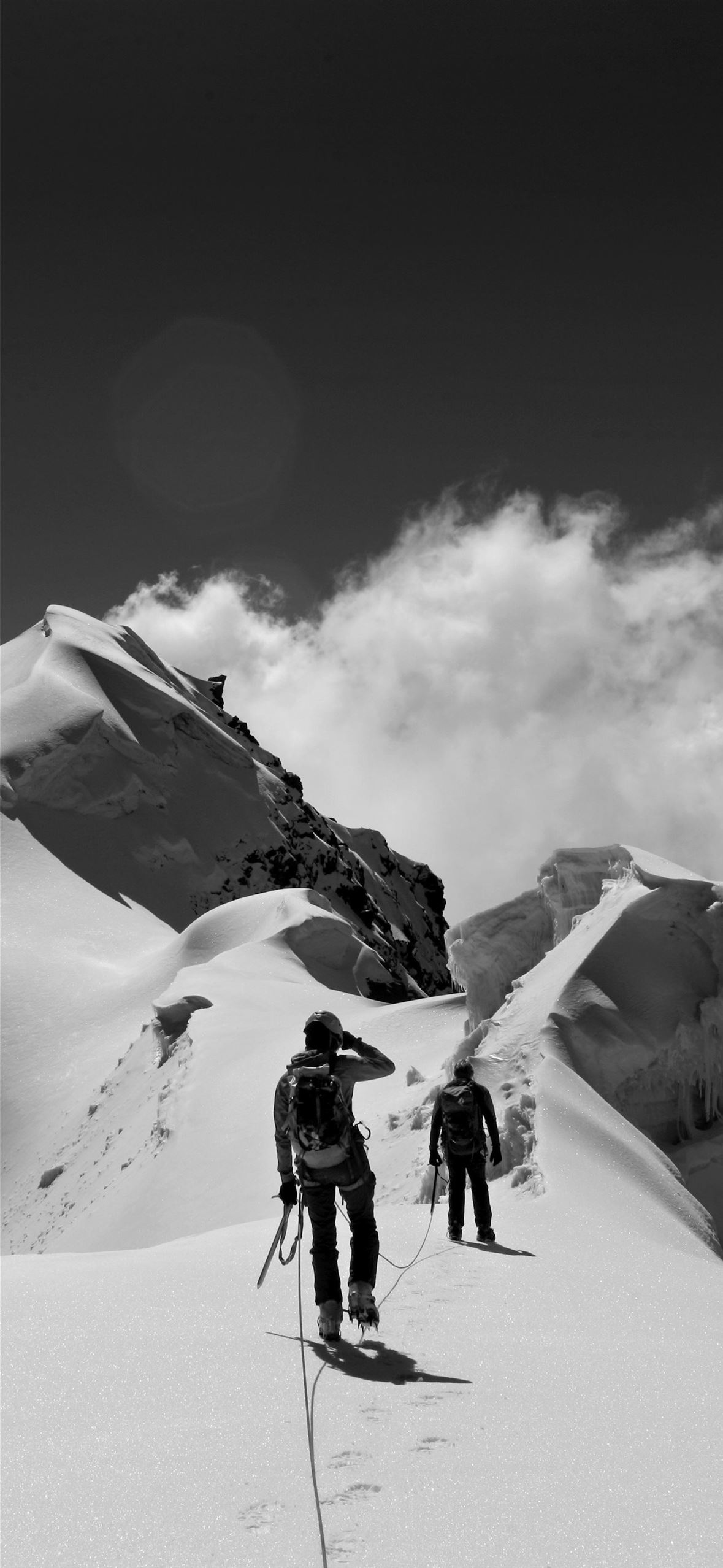 Sciatori in montagna bianco e nero, 1179x2556 Full HD Verticale, iPhone