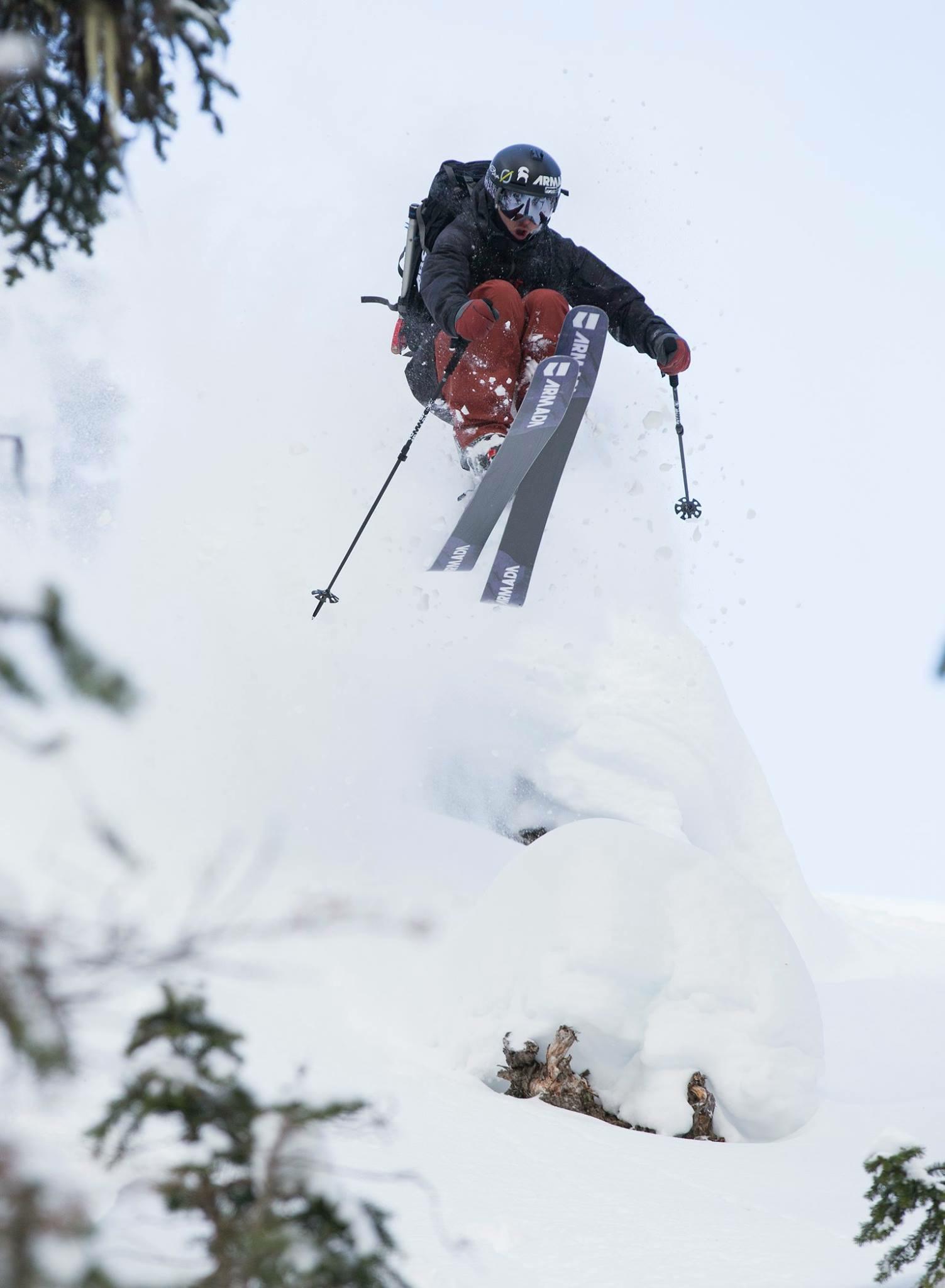 Sciatore in salto sulla neve, 1503x2048 Verticale, Mobile