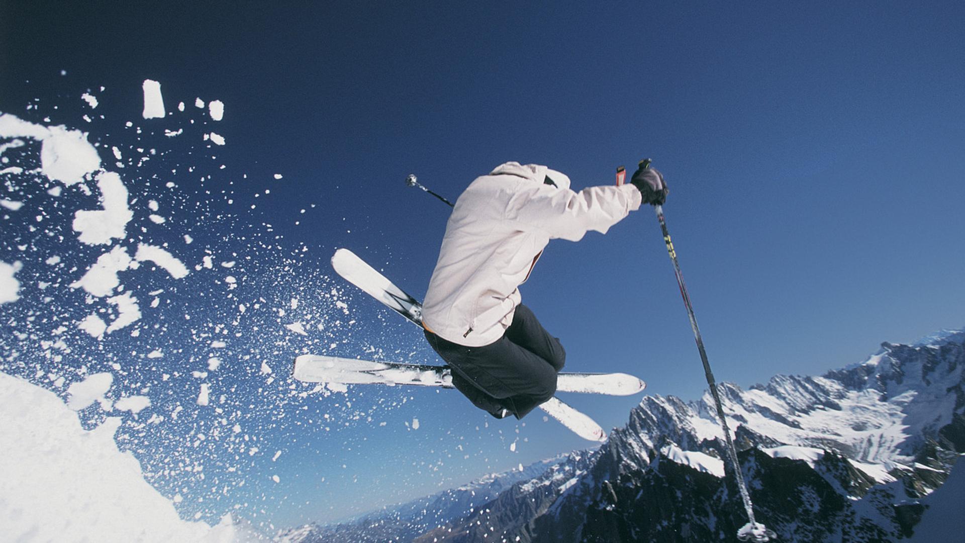 Sciatore in salto sulla neve, 1920x1080 Full HD, Desktop
