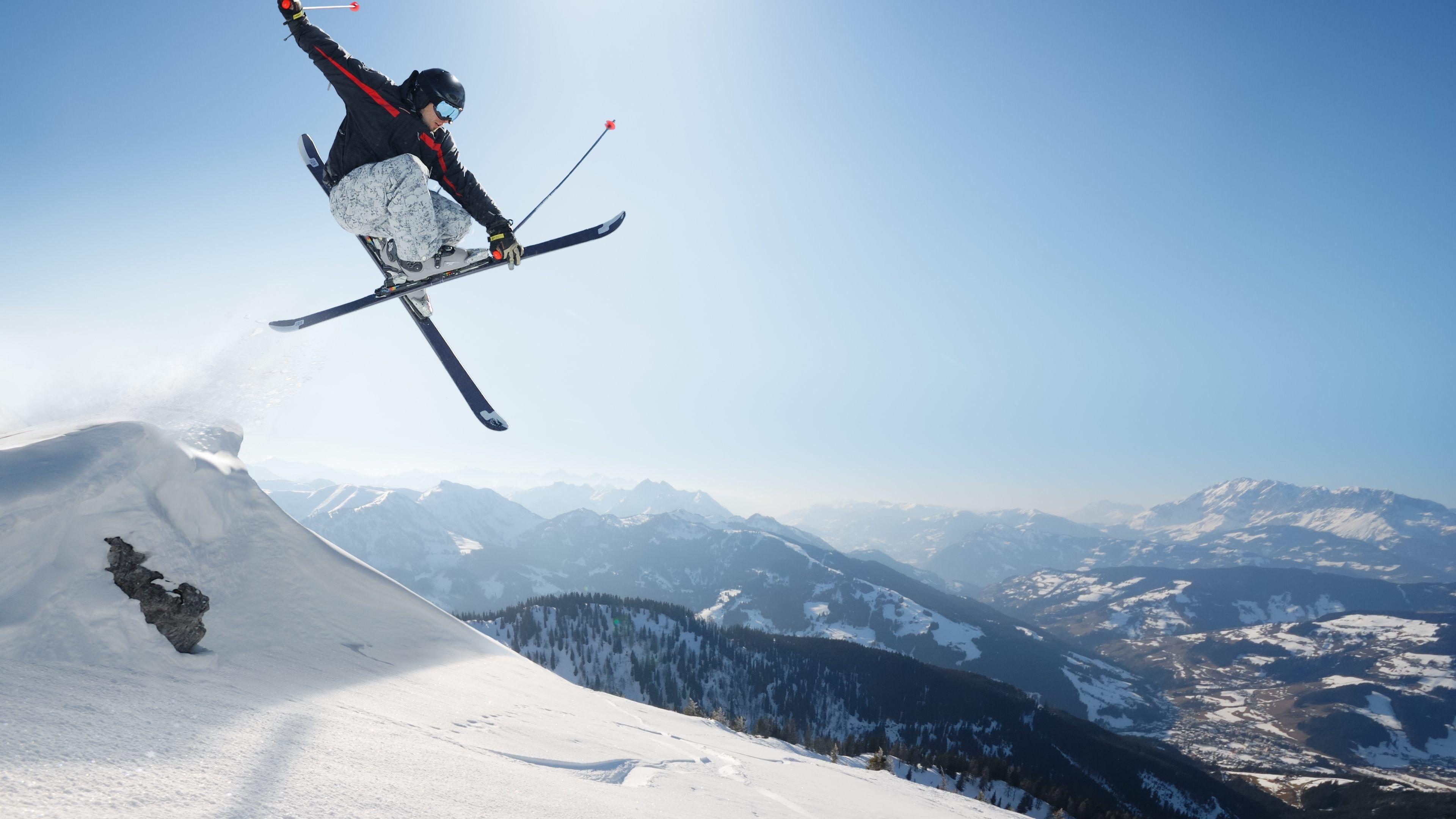 Sciatore in salto freestyle montagna, 3840x2160 4K Ultra HD, Monitor 4K