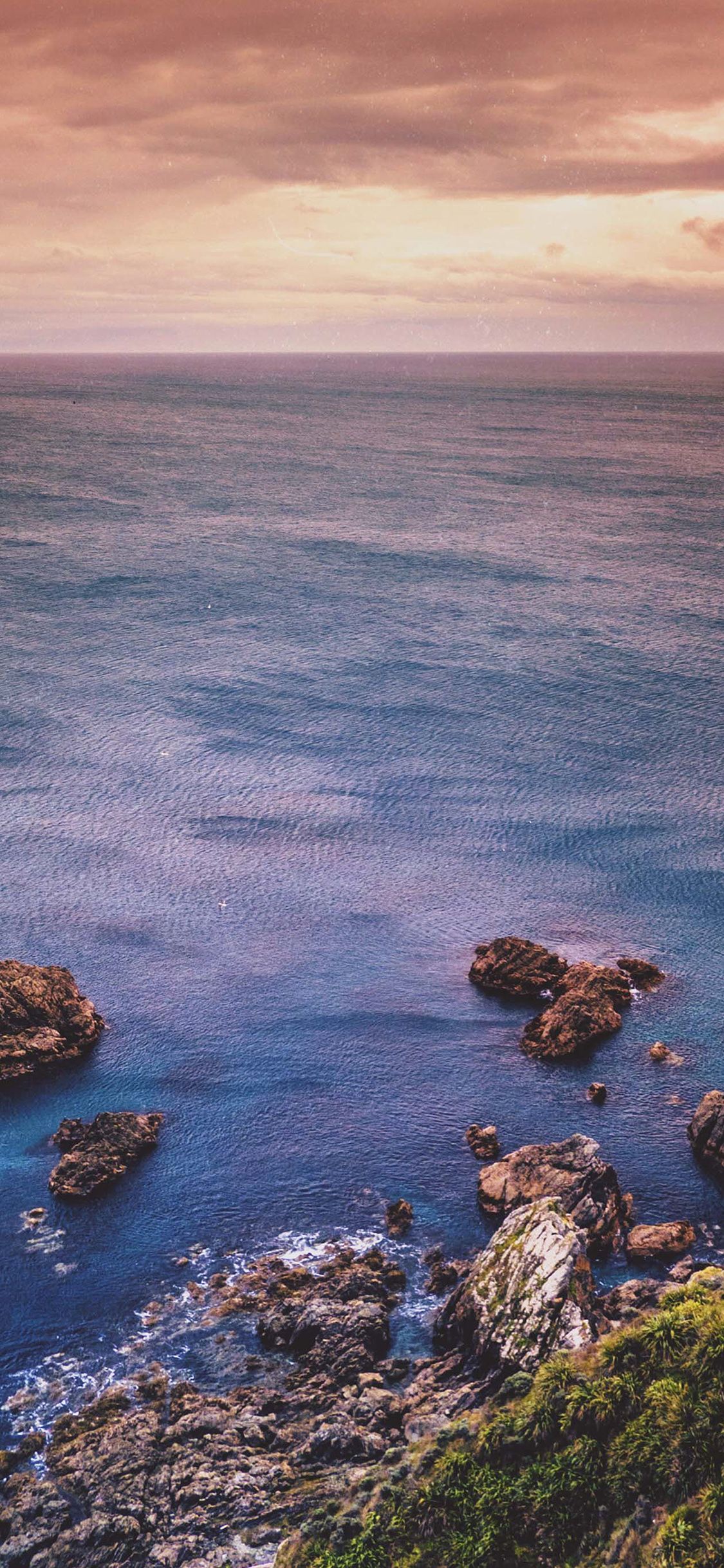 Scogliera rocciosa sul mare, 1125x2436 Full HD Verticale, iPhone