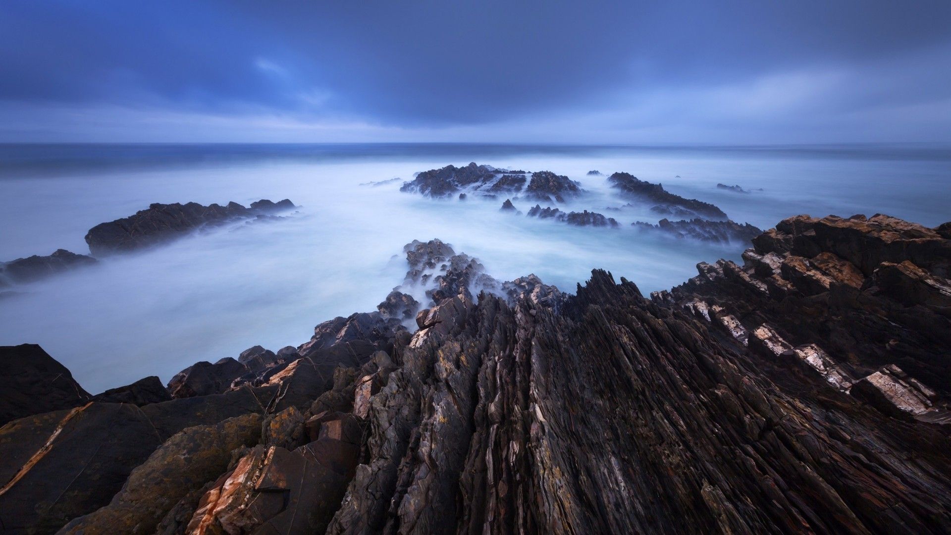 Scogliera rocciosa con mare nebbioso, 1920x1080 Full HD 1080p, PC