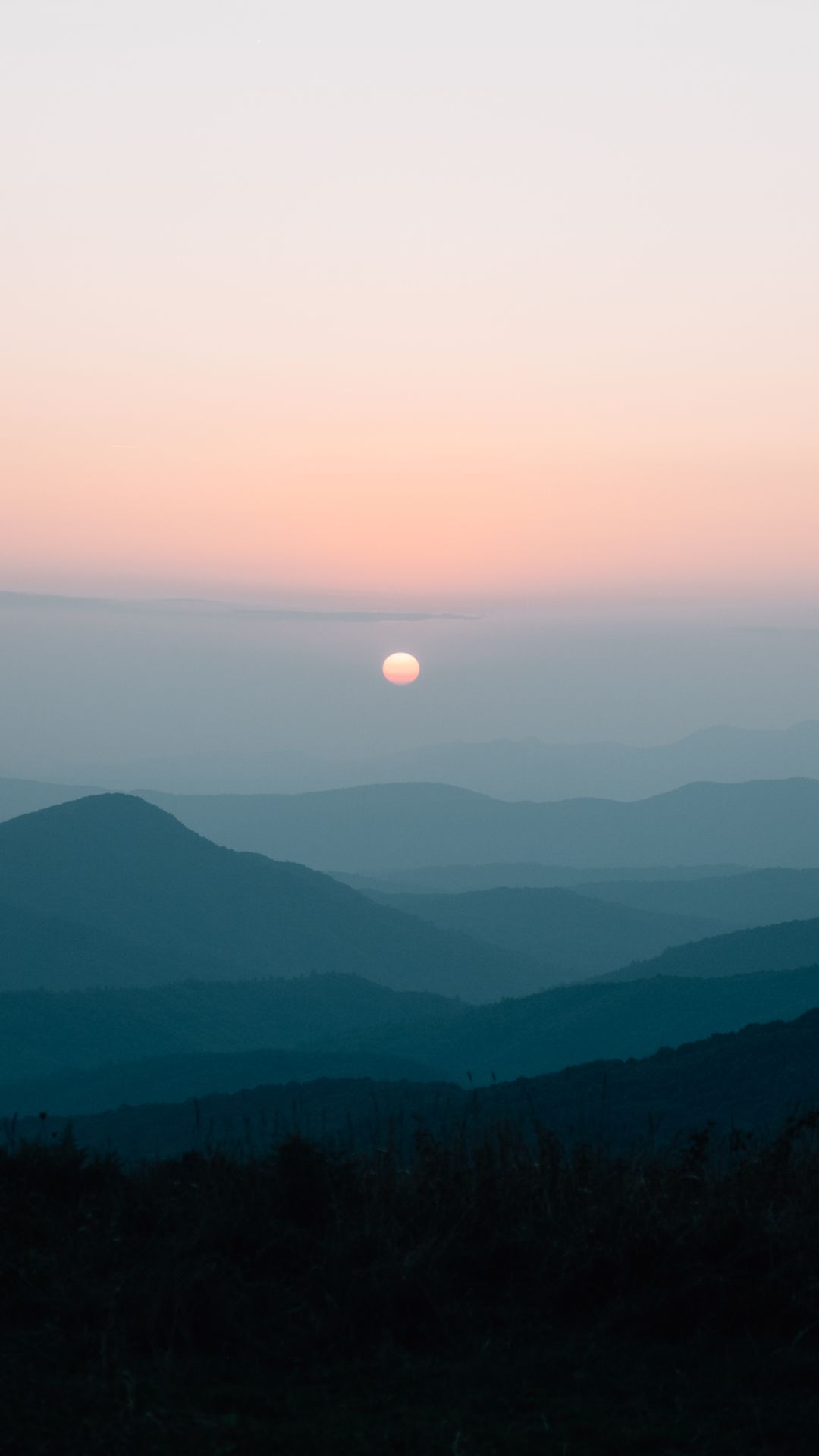 Tramonto su colline nebbiose, 1080x1920 Verticale, Telefono