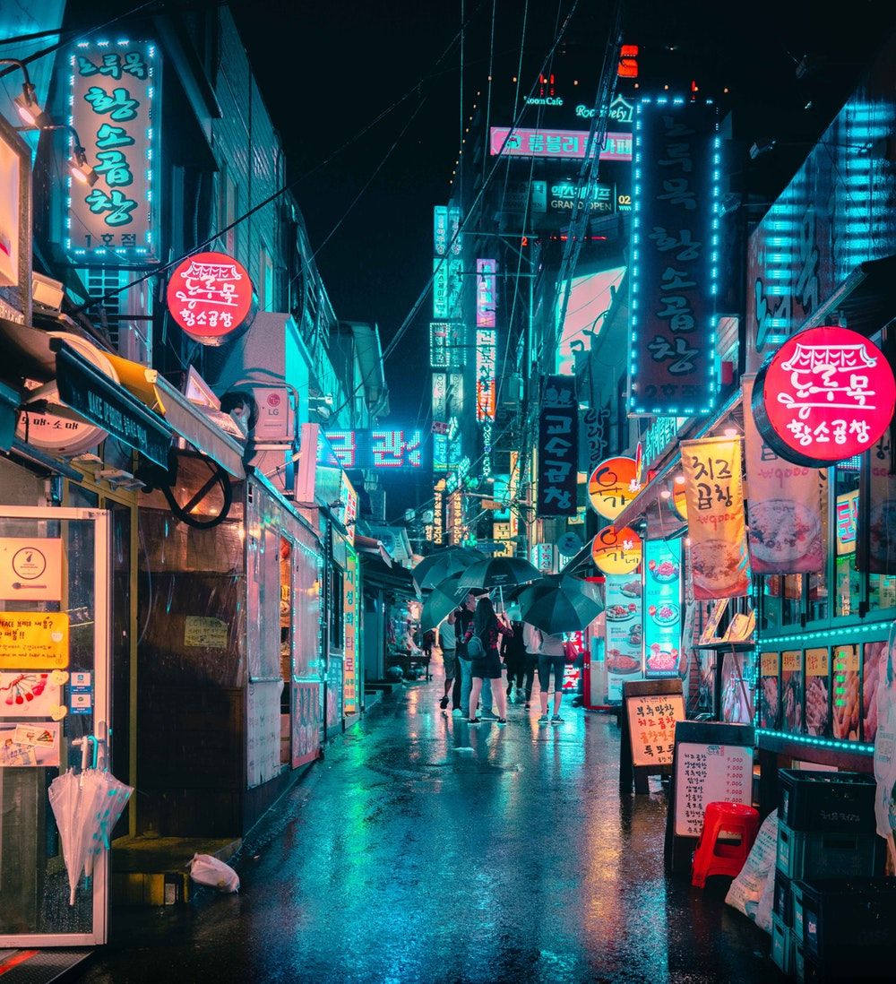 Vicolo notturno neon Seoul, 1000x1098 Verticale, iPhone Pro Max