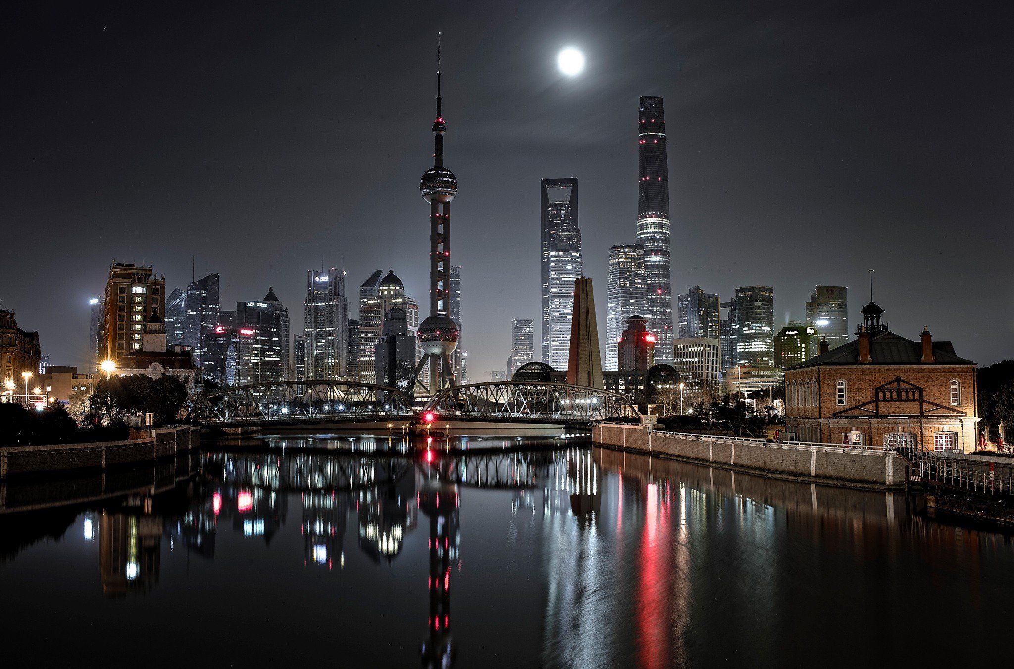 Shanghai skyline notturno fiume, 2048x1351 2K, PC