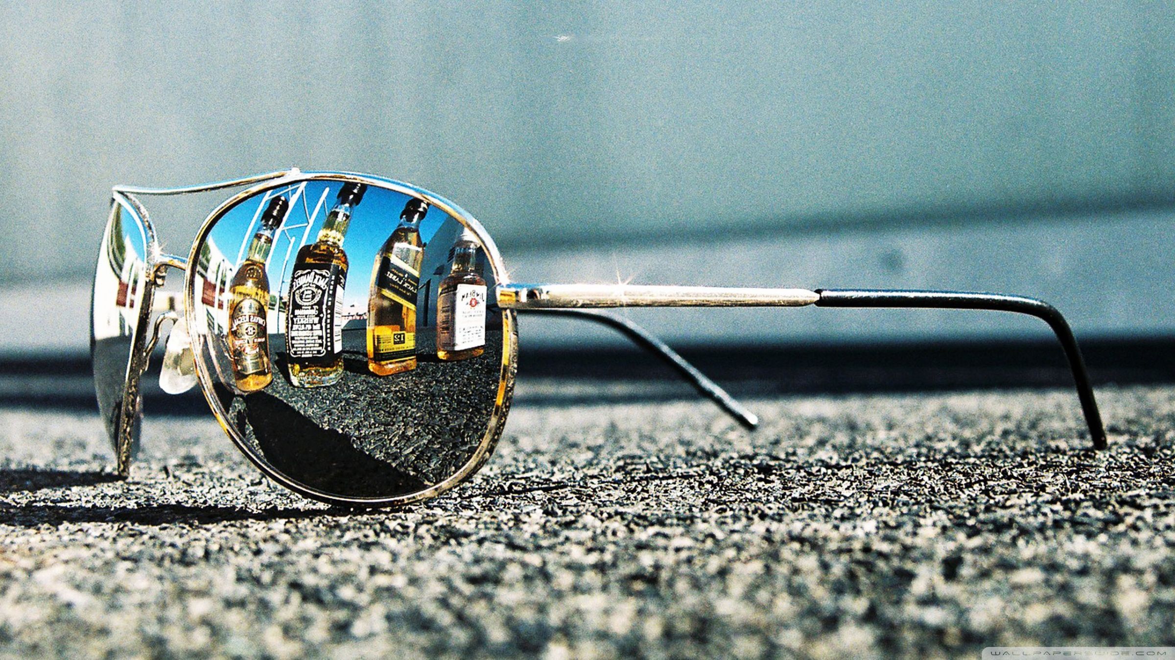 Occhiali da sole con riflesso città, 2400x1350 alta risoluzione, Laptop