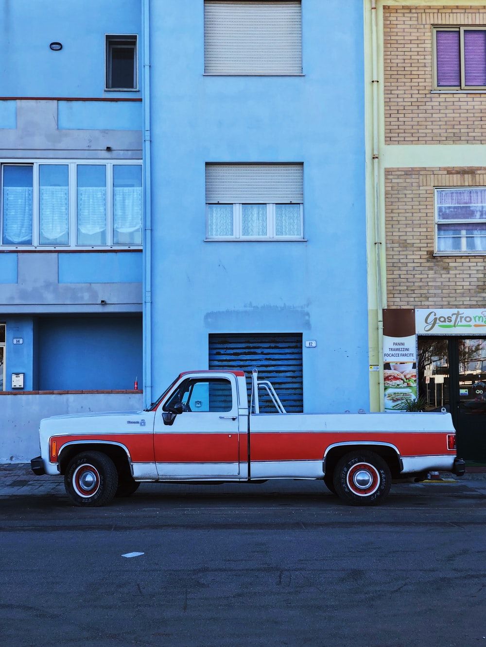 Pickup Chevy rosso e bianco, 1000x1333 Verticale, Mobile