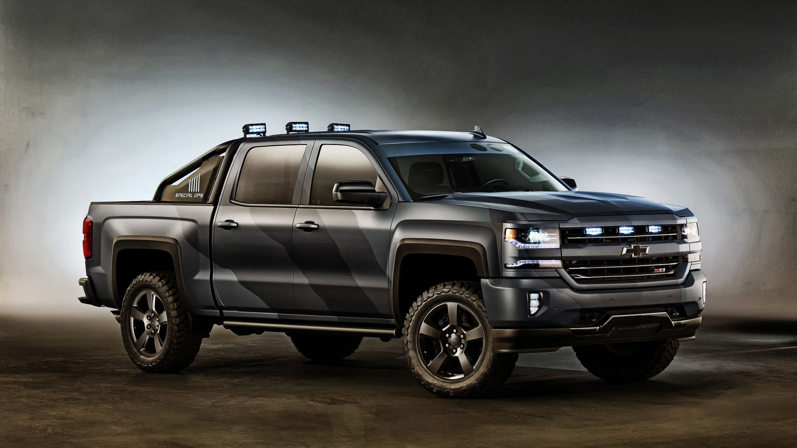 Chevrolet Silverado grigio pickup, 2560x1440 QHD, Laptop