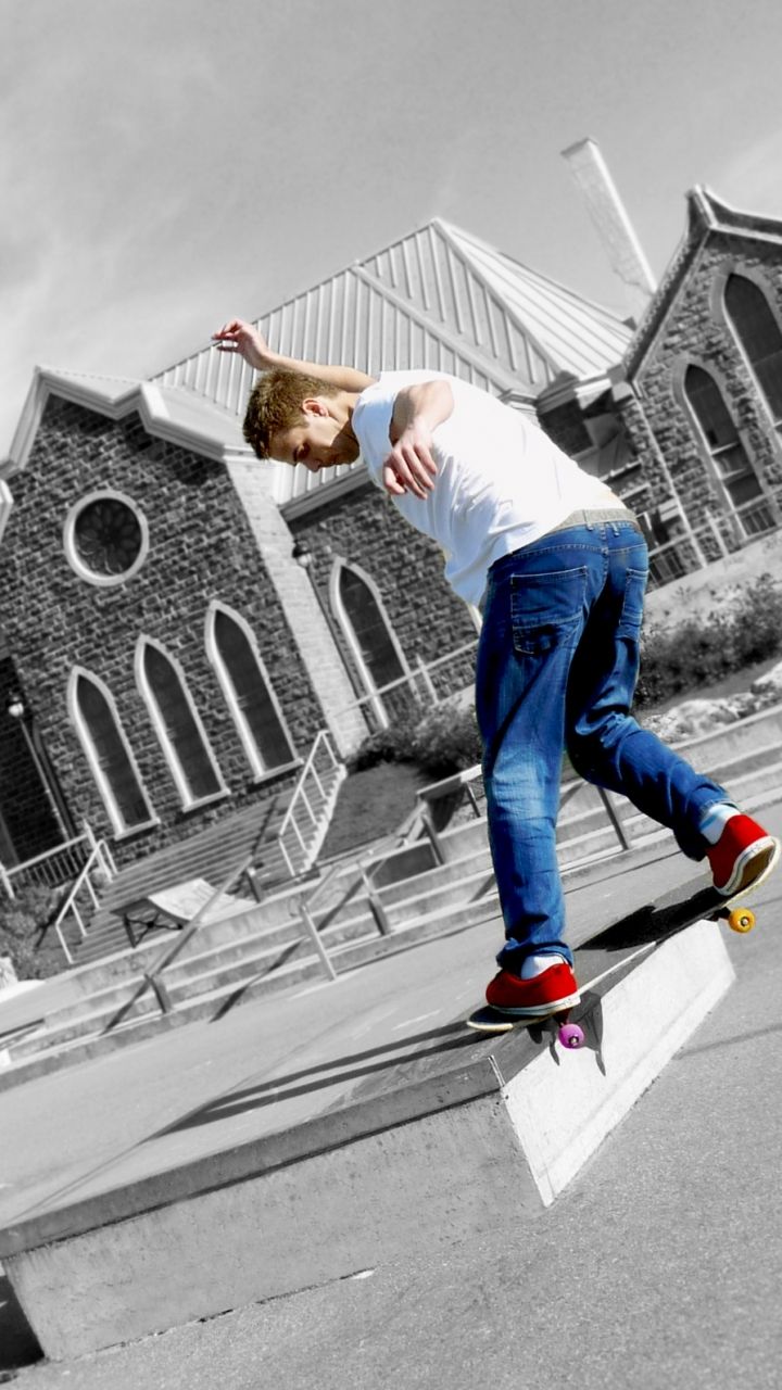 Skater bianco e nero, dettagli colore, 720x1280 Full HD Verticale, iPhone