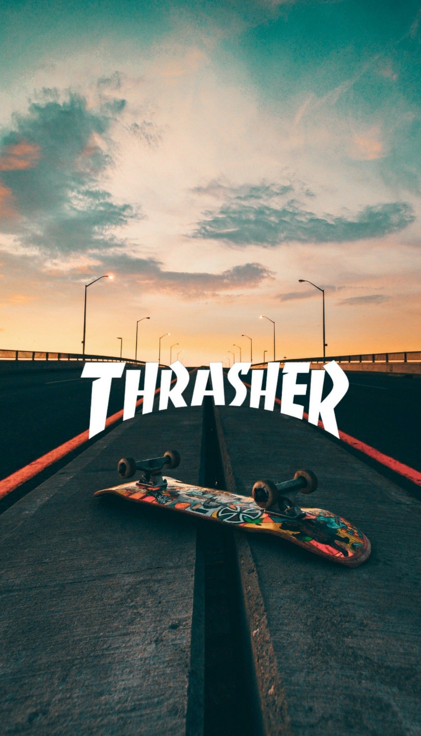 Skateboard Thrasher su strada, 1342x2344 Full HD Verticale, iPhone Air