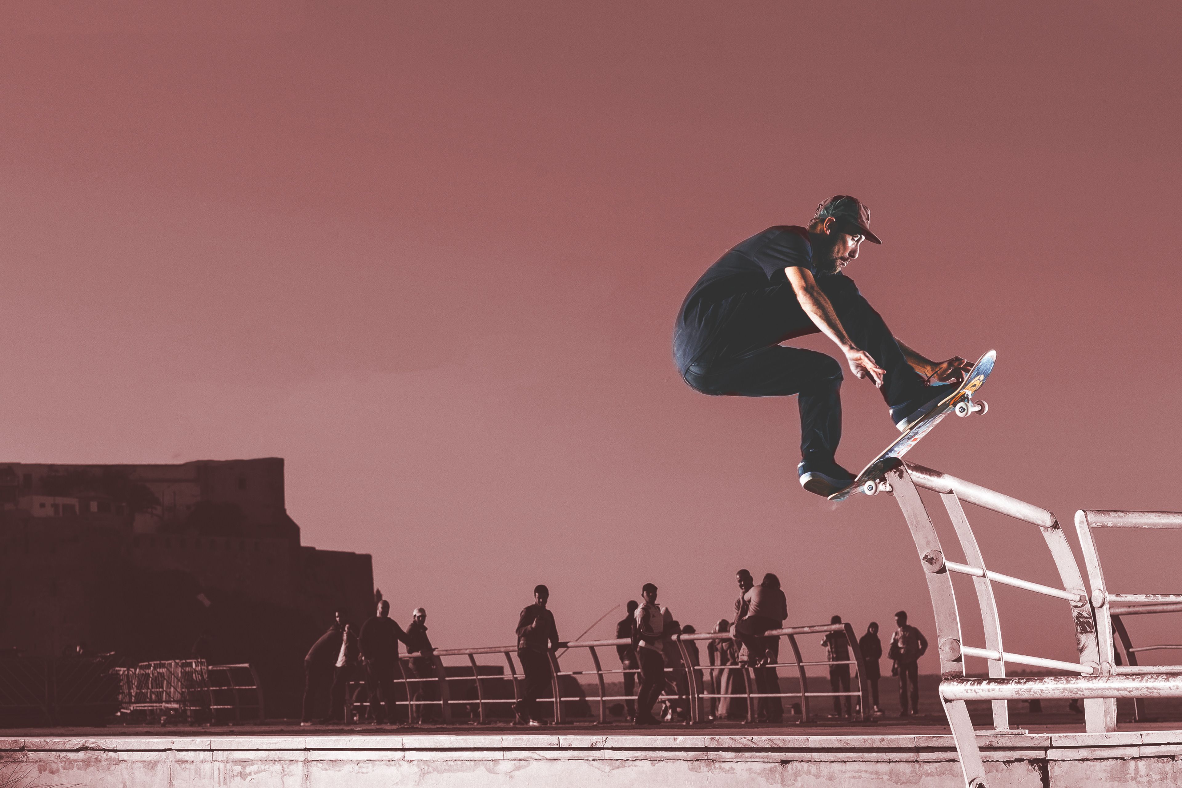 Skateboarder salto su ringhiera, 3840x2560 4K, Desktop 4K
