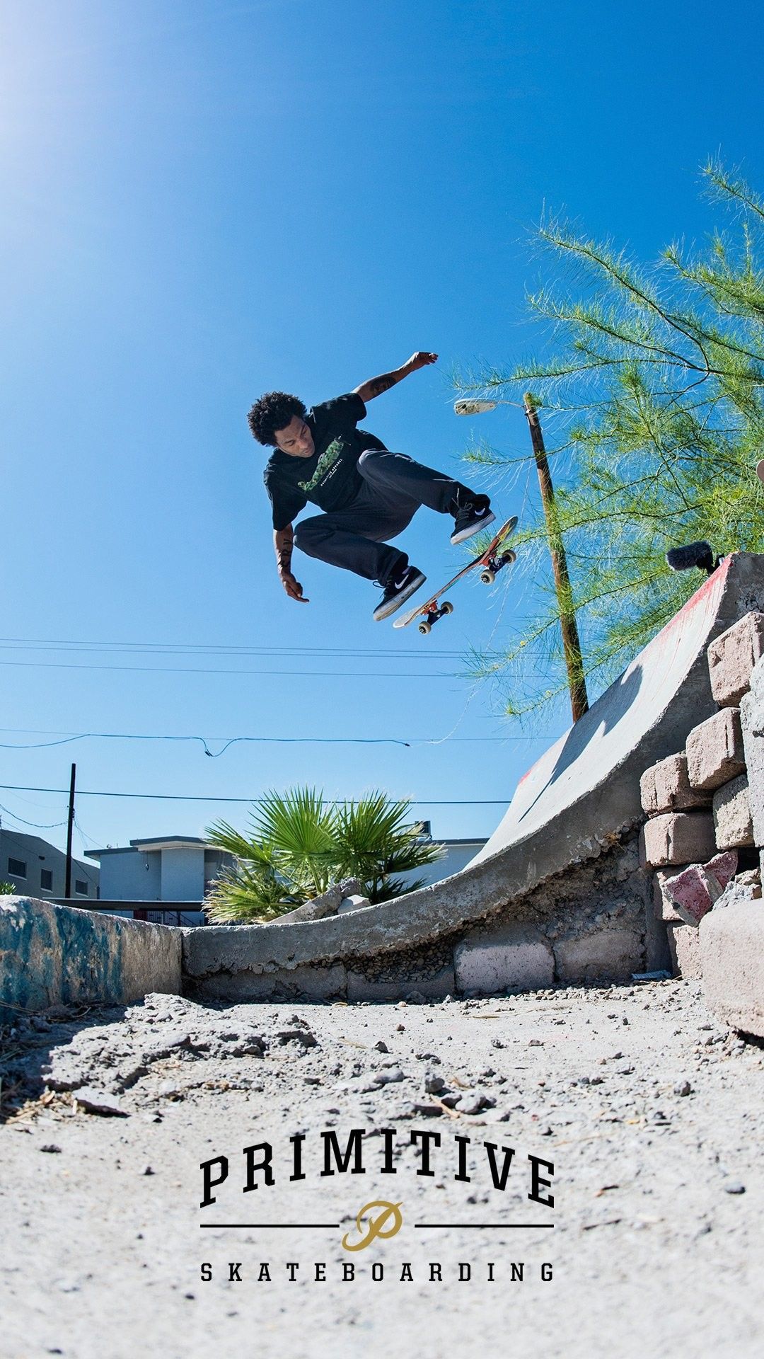 Skateboarder salto rampa cielo blu, 1080x1920 Full HD Verticale, iPhone Air