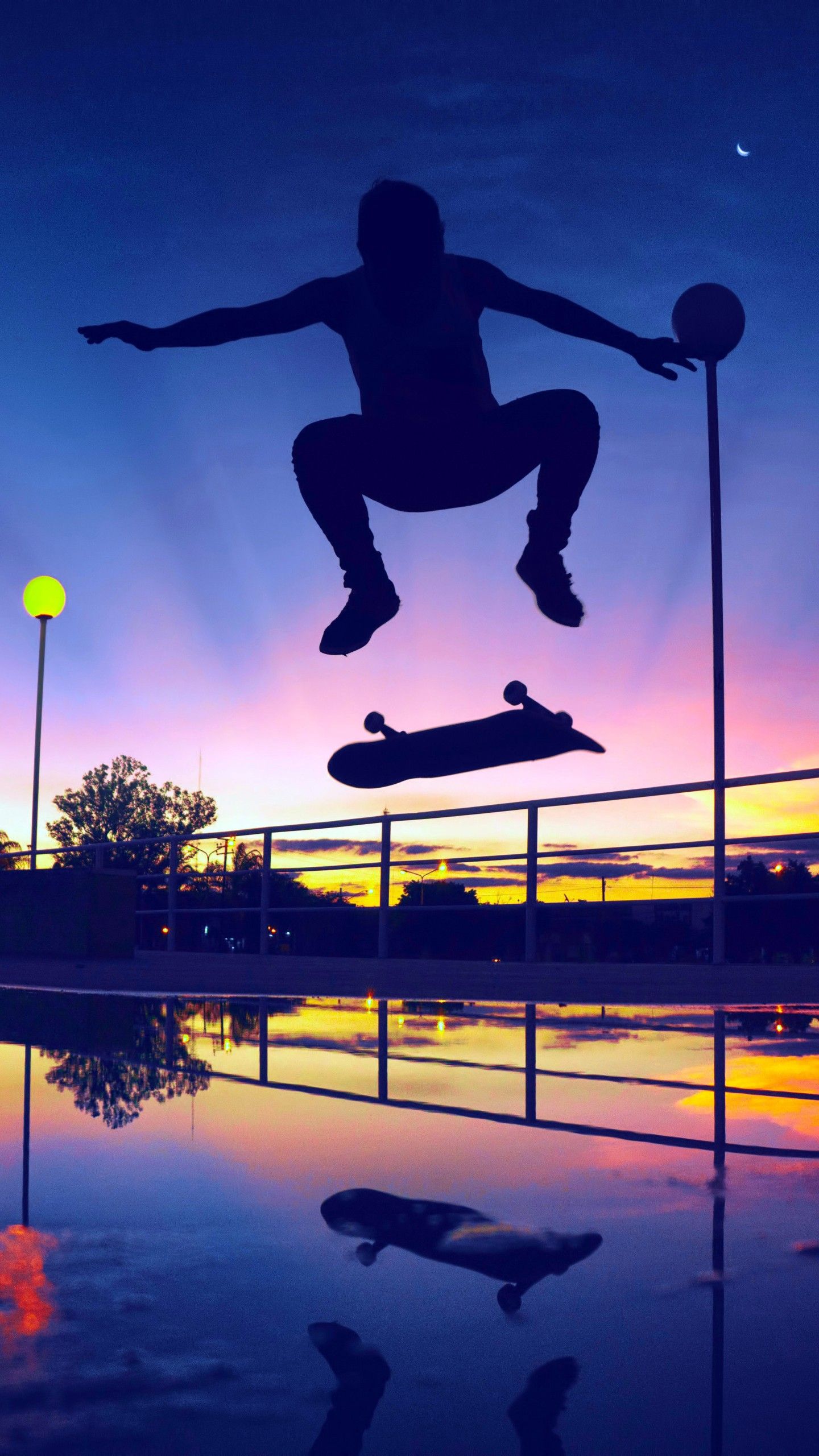 Skateboarder salto tramonto silhouette, 1440x2560 Verticale, iPhone Air