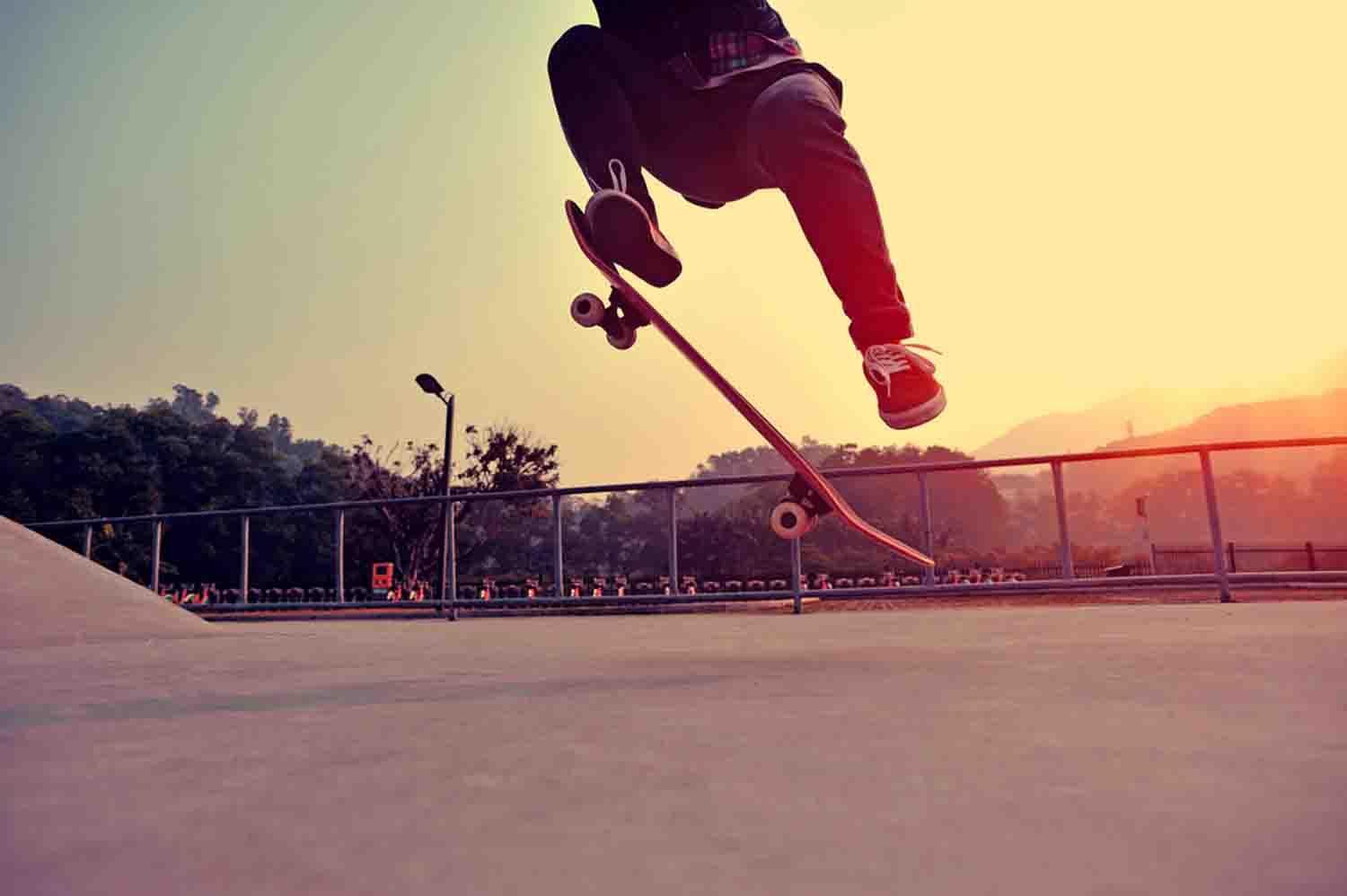 skateboard su strada tramonto, 736x1308 Full HD Verticale, iPhone