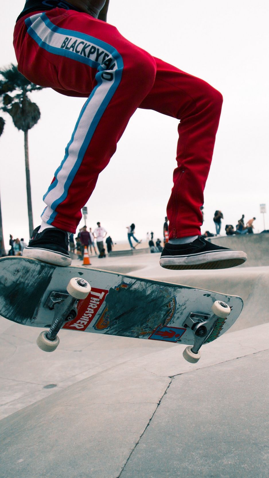 Welcome Skateboards logo triangolo occhi, 736x1308 Full HD Verticale, iPhone Pro