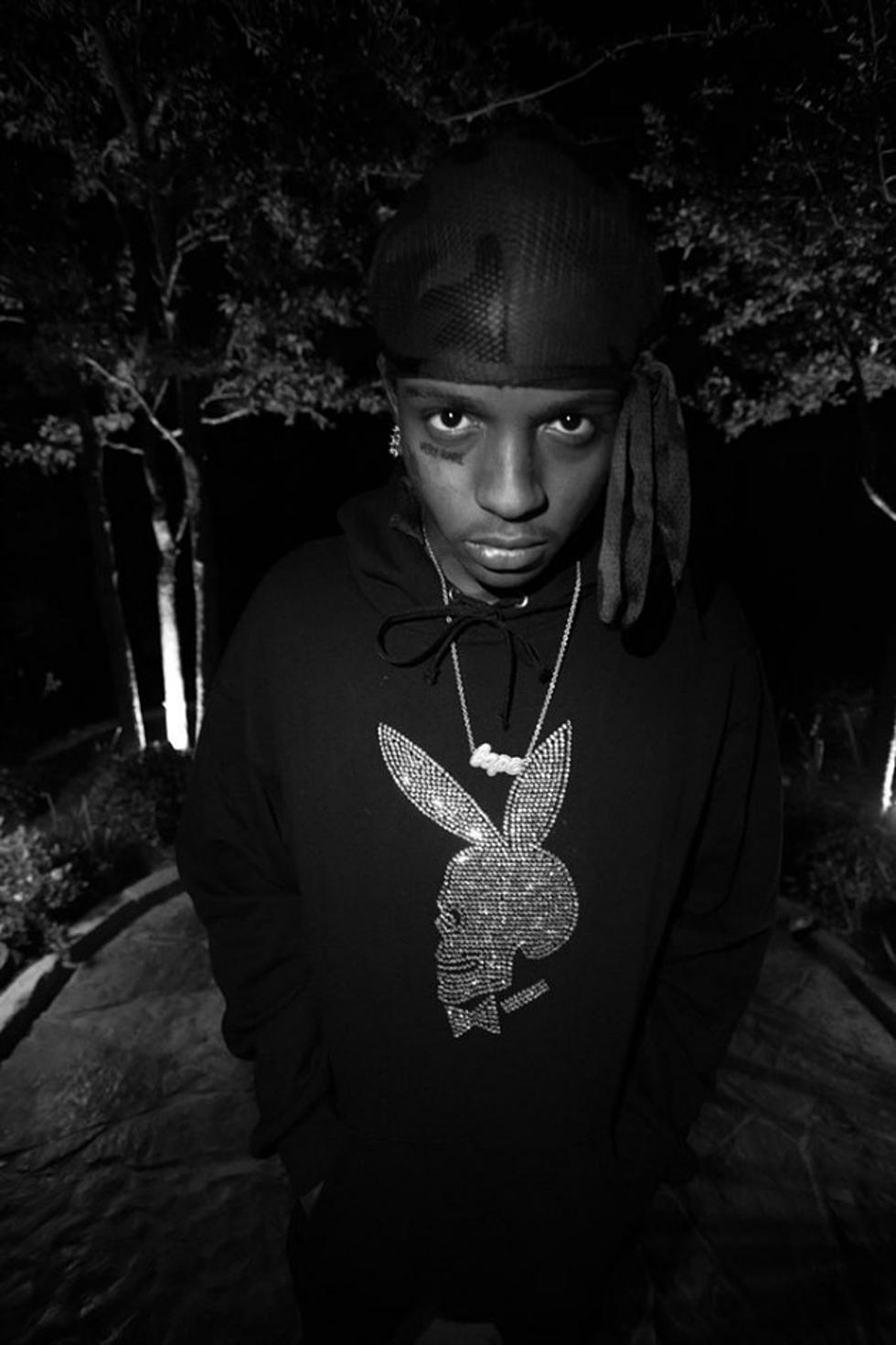 Rapper con collana Playboy notte, 980x1471 Verticale, Mobile