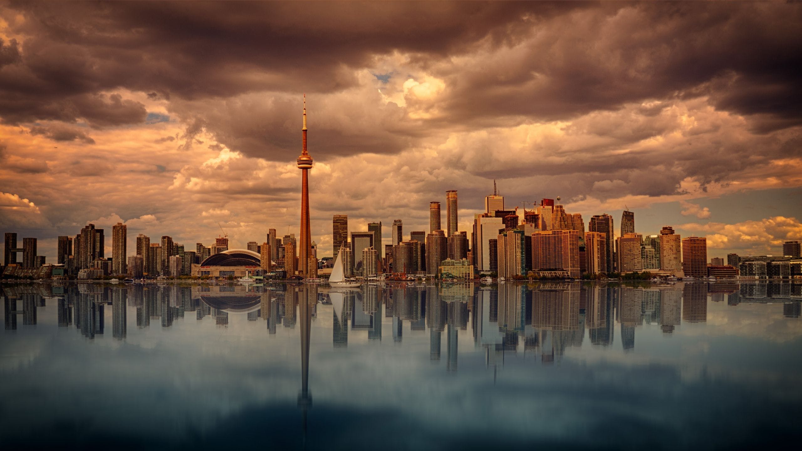 Skyline Toronto con riflesso acqua, 2560x1441 2K, Desktop