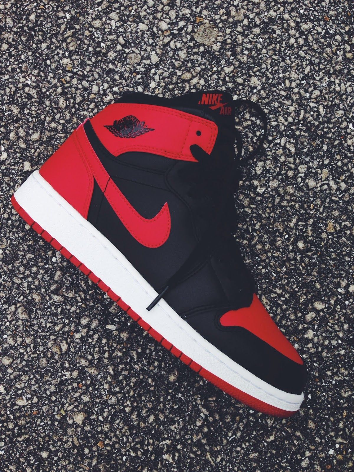 Air Jordan 1 nera rossa, 1200x1600 Verticale, iPhone