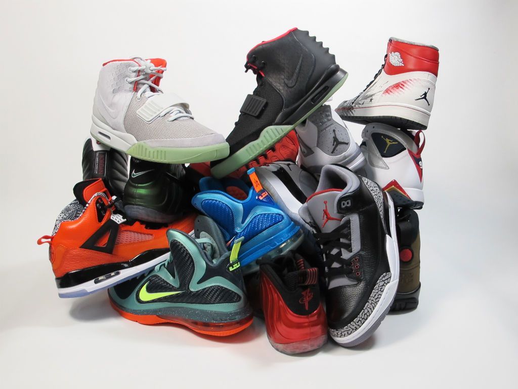 Sneaker Jordan blu e rossa, 1920x3412 Full HD Verticale, iPhone