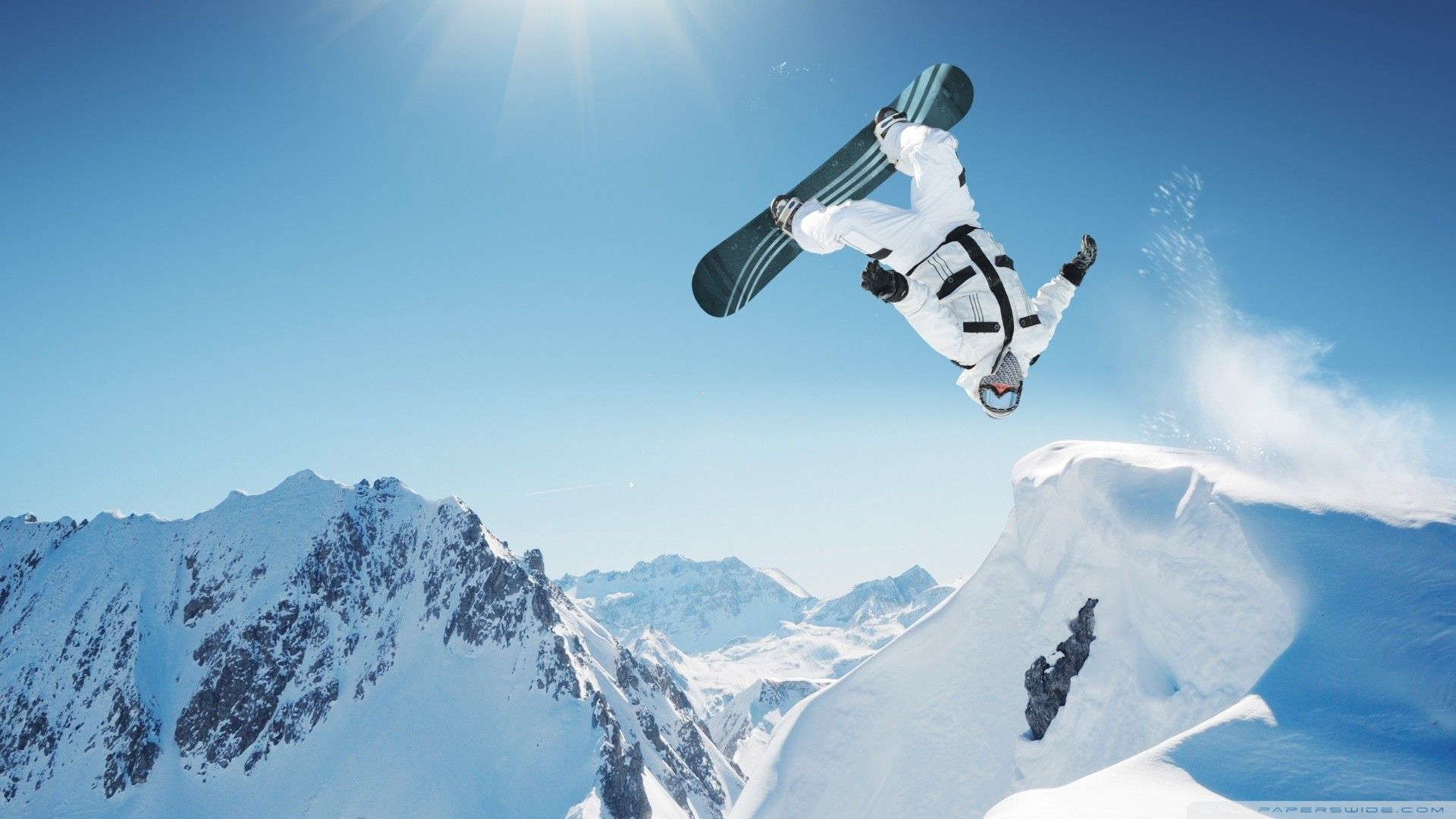 Snowboarder salto montagne innevate, 1920x1080 Full HD, Desktop