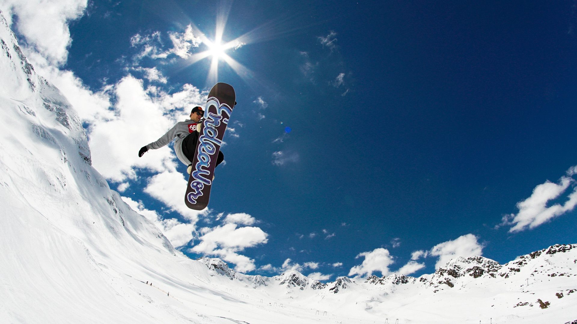 Snowboarder salto montagna innevata, 1920x1080 Full HD 1080p, Desktop