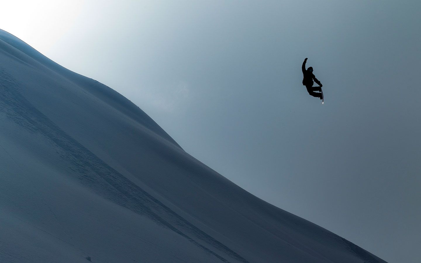 Snowboarder salto montagna, 1440x900 720p, MacBook Air