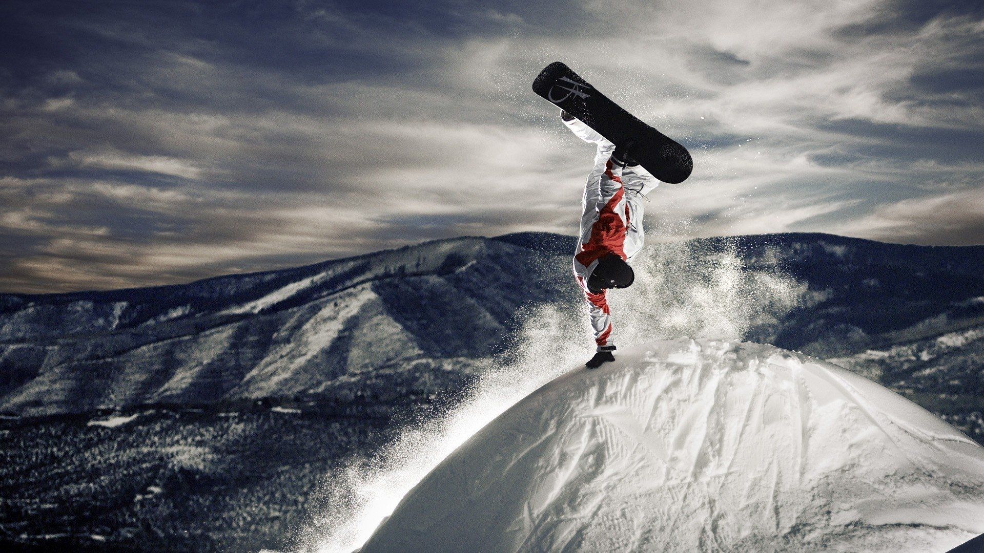 Snowboarder salto montagna innevata, 1920x1080 1080p, Laptop