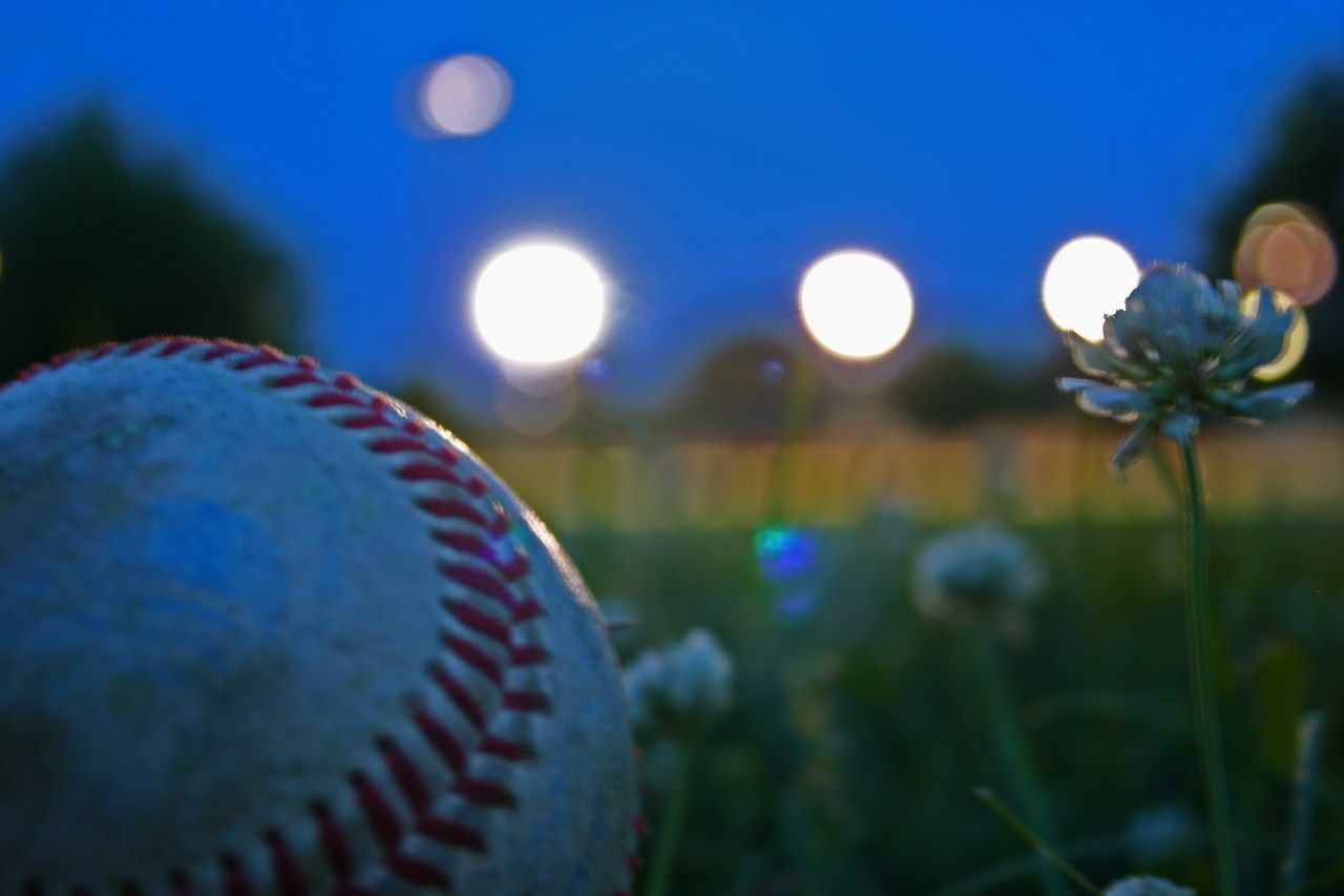 Palla da baseball al crepuscolo, 1280x853 720p, MacBook Air