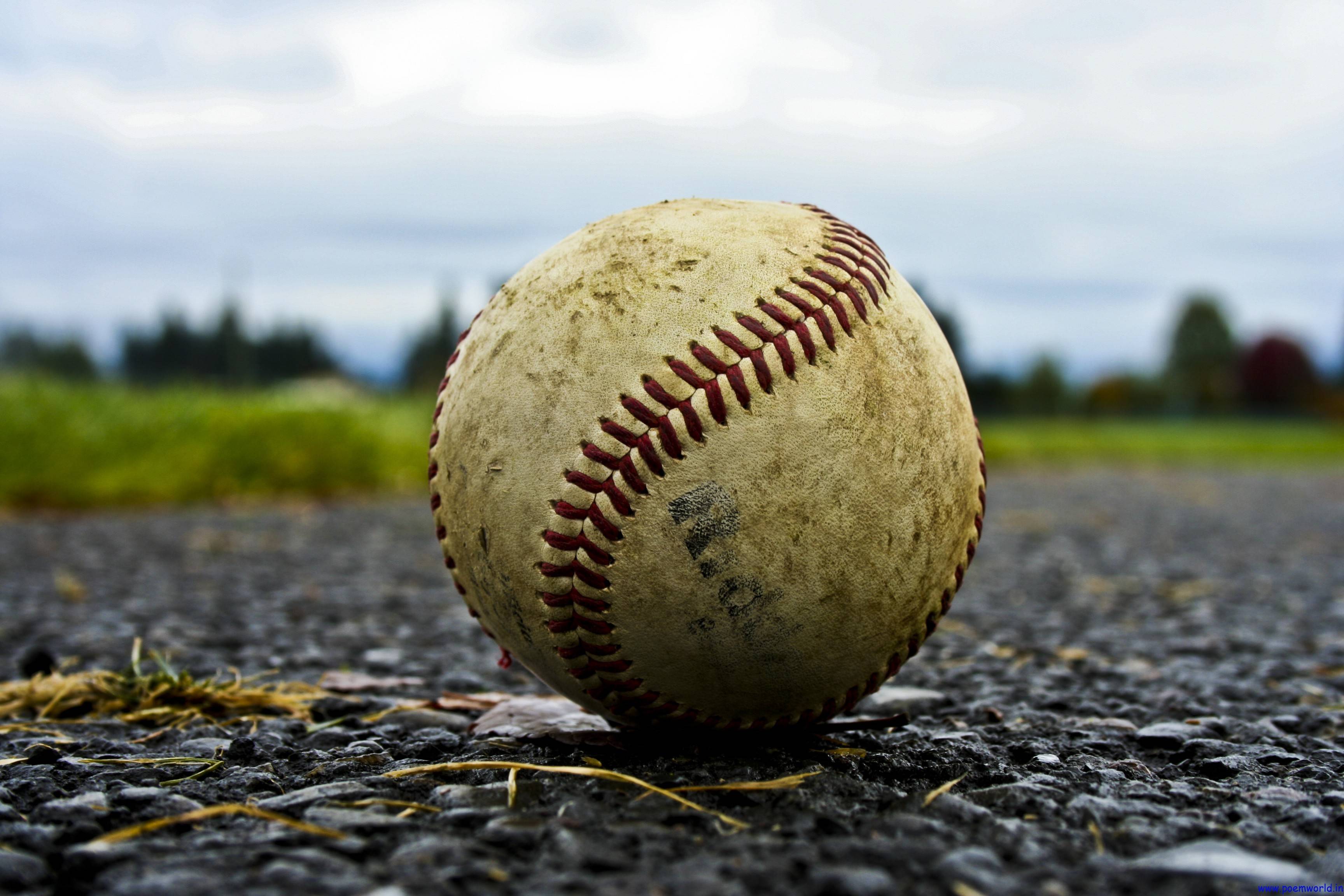 Palla da baseball su asfalto, 3456x2304 WQXGA, Monitor Gaming