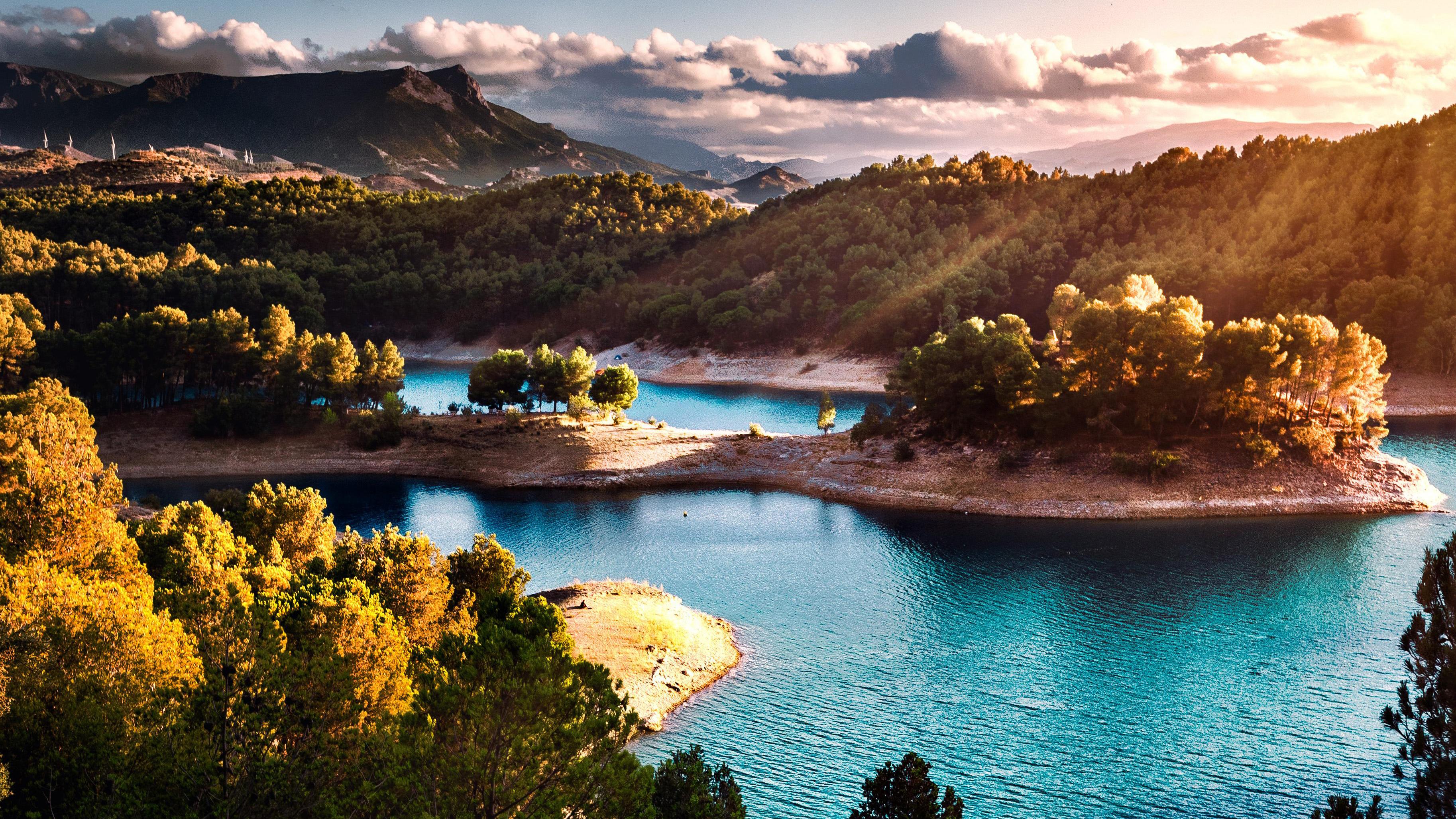lago turchese tra colline verdi, 3653x2054 WQXGA, PC