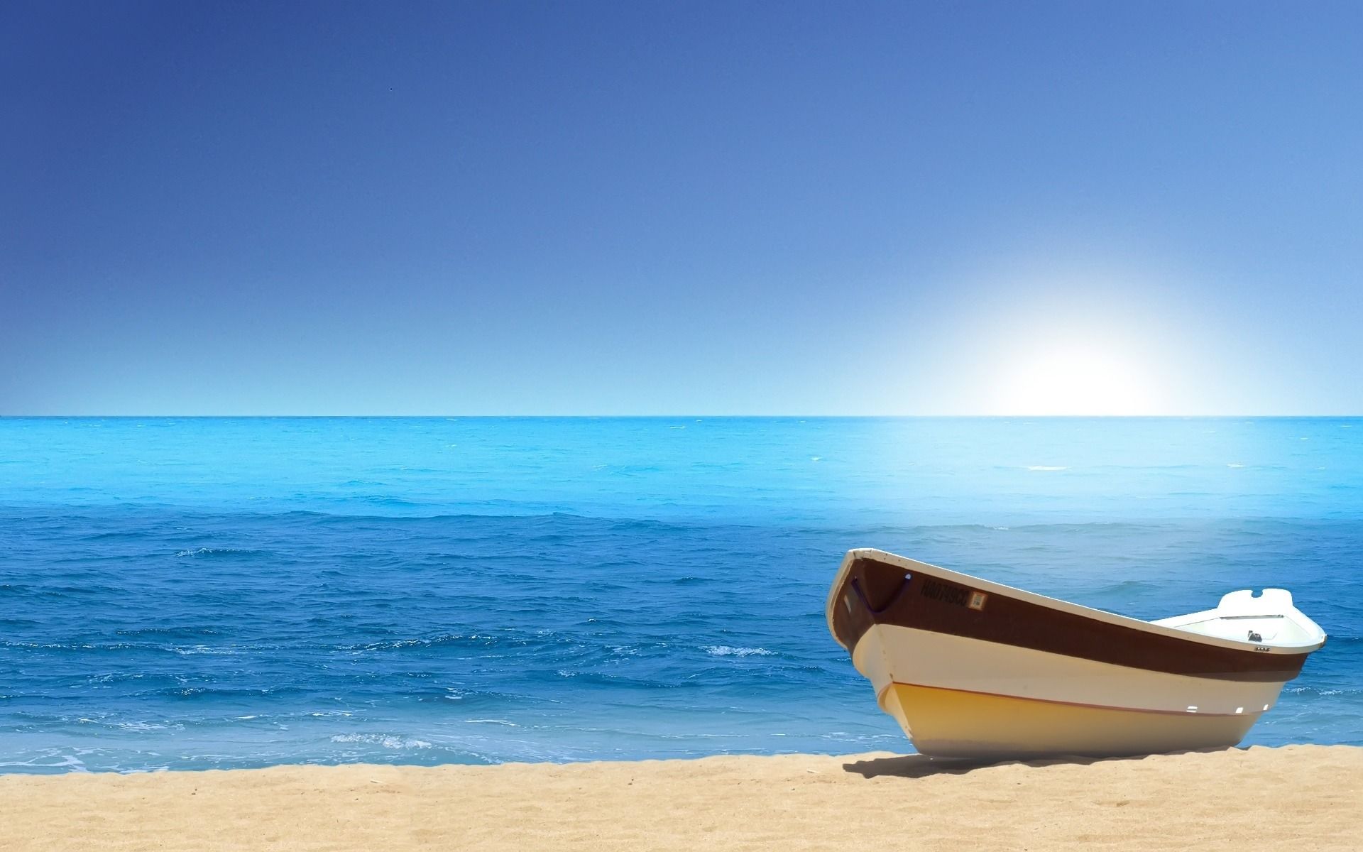 Barca sulla spiaggia soleggiata, 1920x1200 Full HD+, Laptop