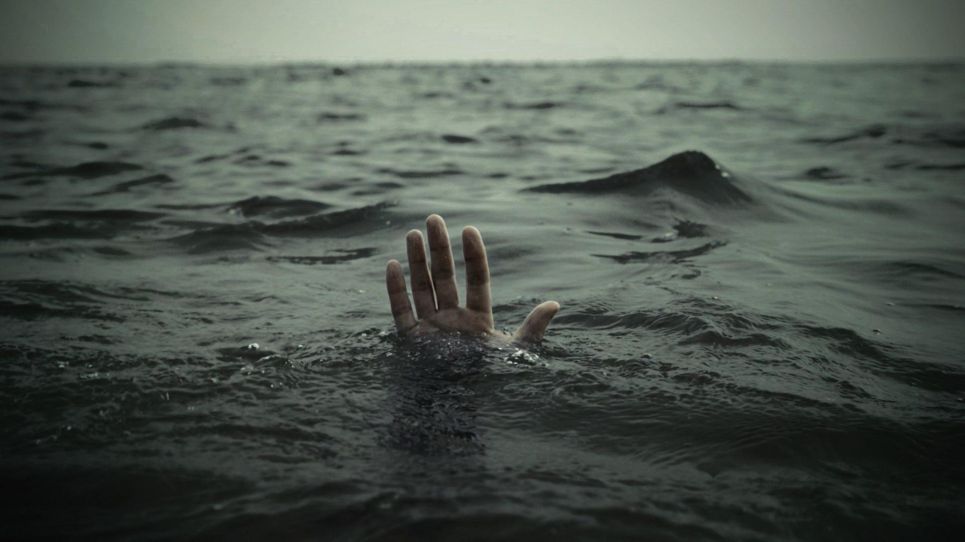 mano che affiora dal mare, 1920x1080 Full HD 1080p, PC Desktop