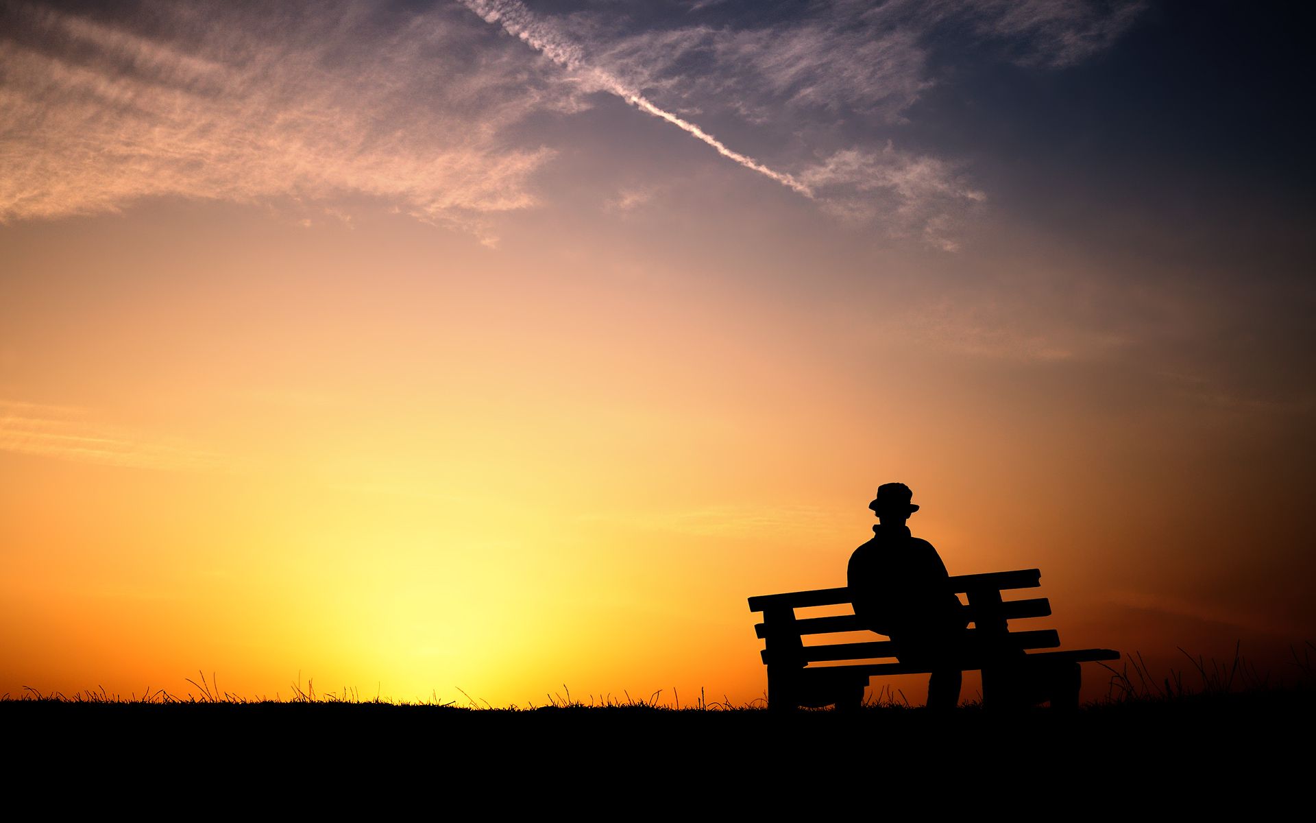 Uomo solo su panchina tramonto, 1920x1200 WUXGA, Laptop