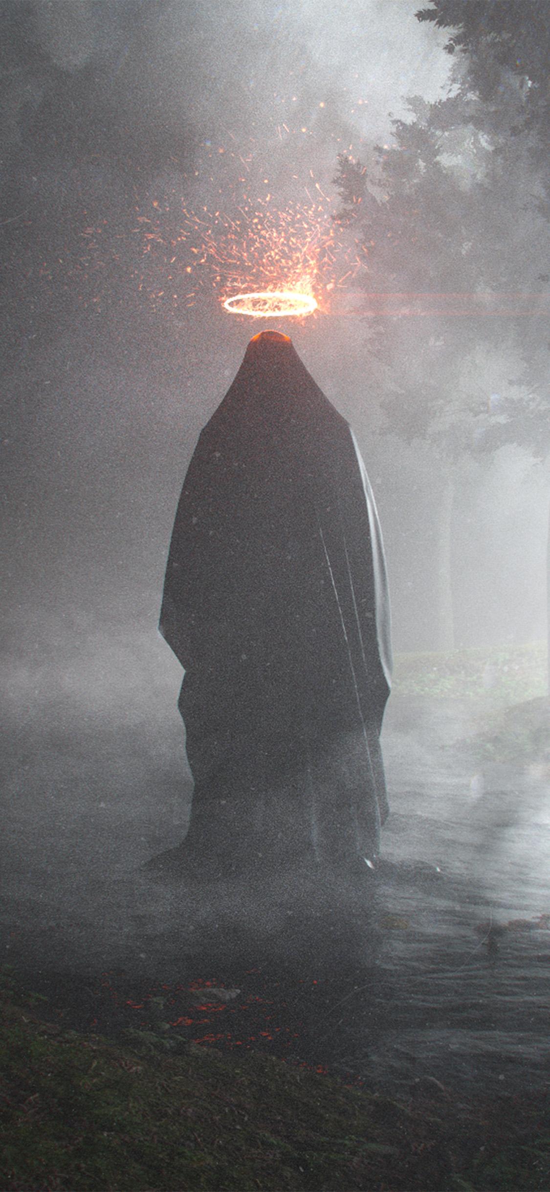 Figura incappucciata oscura nebbia, 1125x2436 Verticale, Mobile