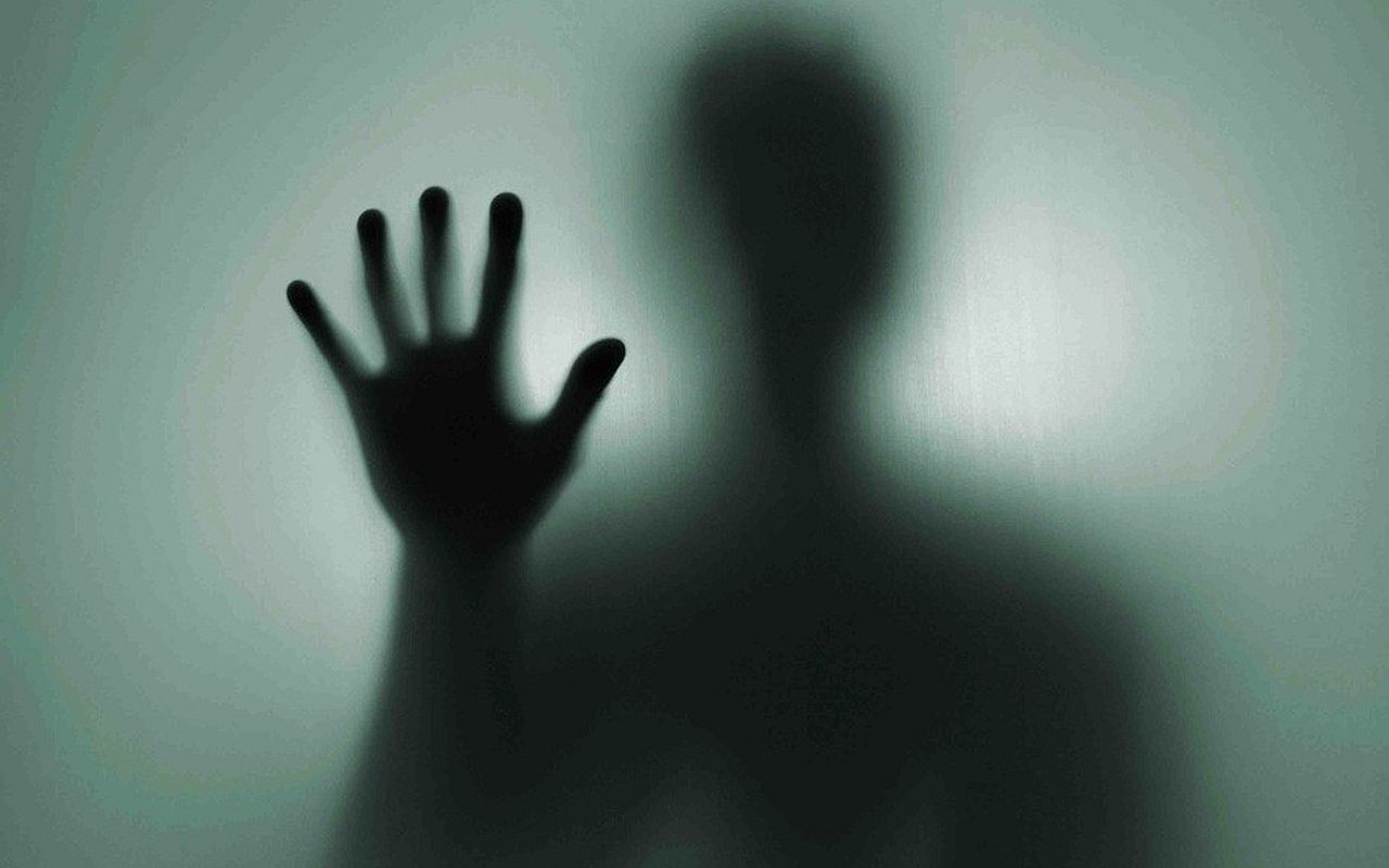 Ombra mano dietro vetro, 1280x800 720p, PC