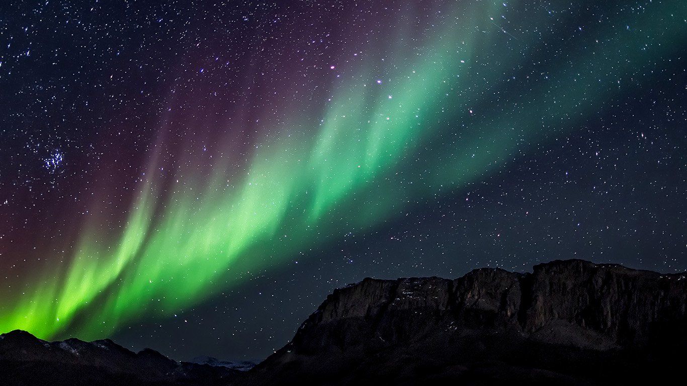 Aurora boreale su montagne, 1366x768 HD, Laptop