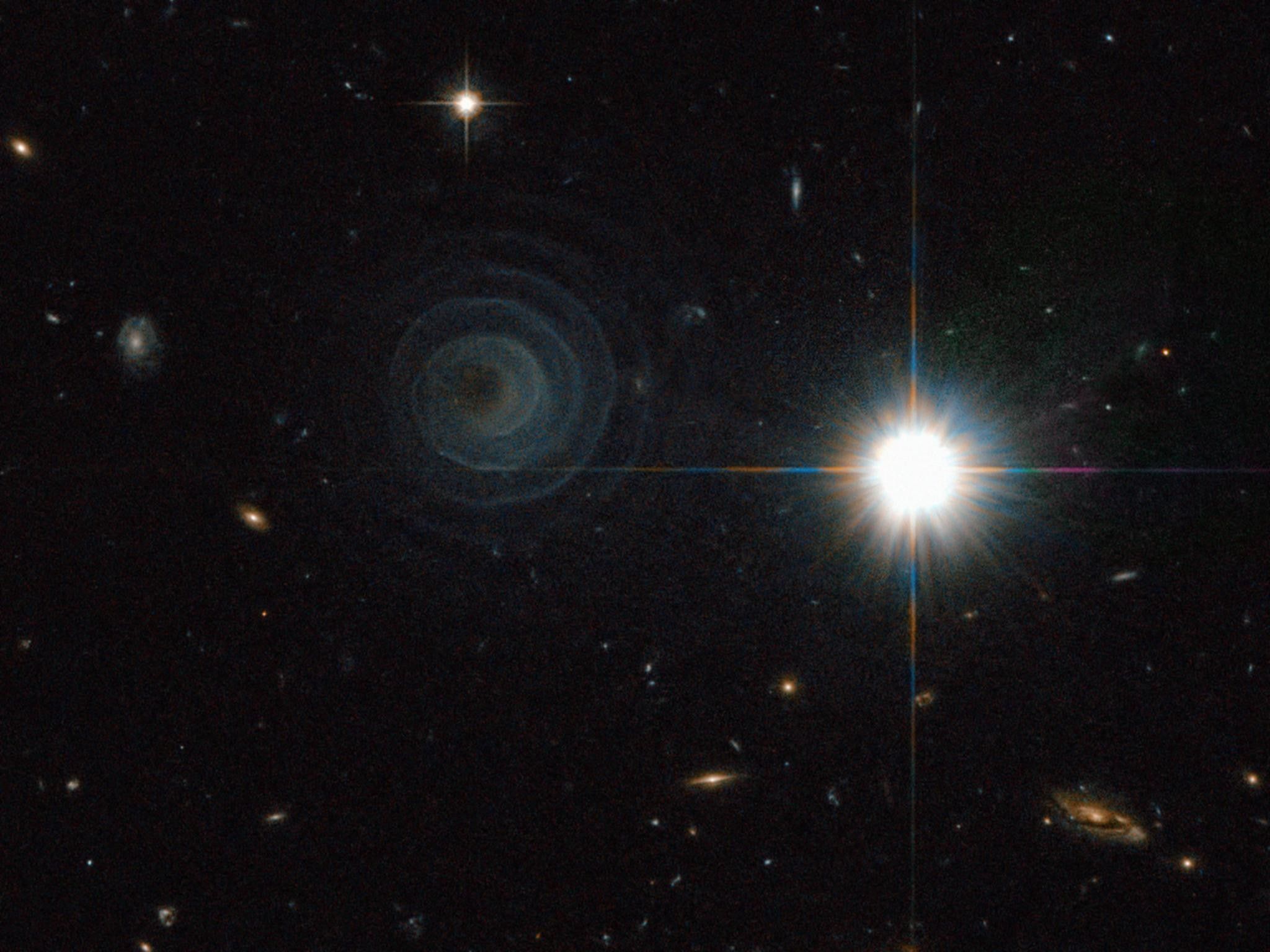 Galassia spirale e stella luminosa, 2048x1536 Hi-Res, iMac
