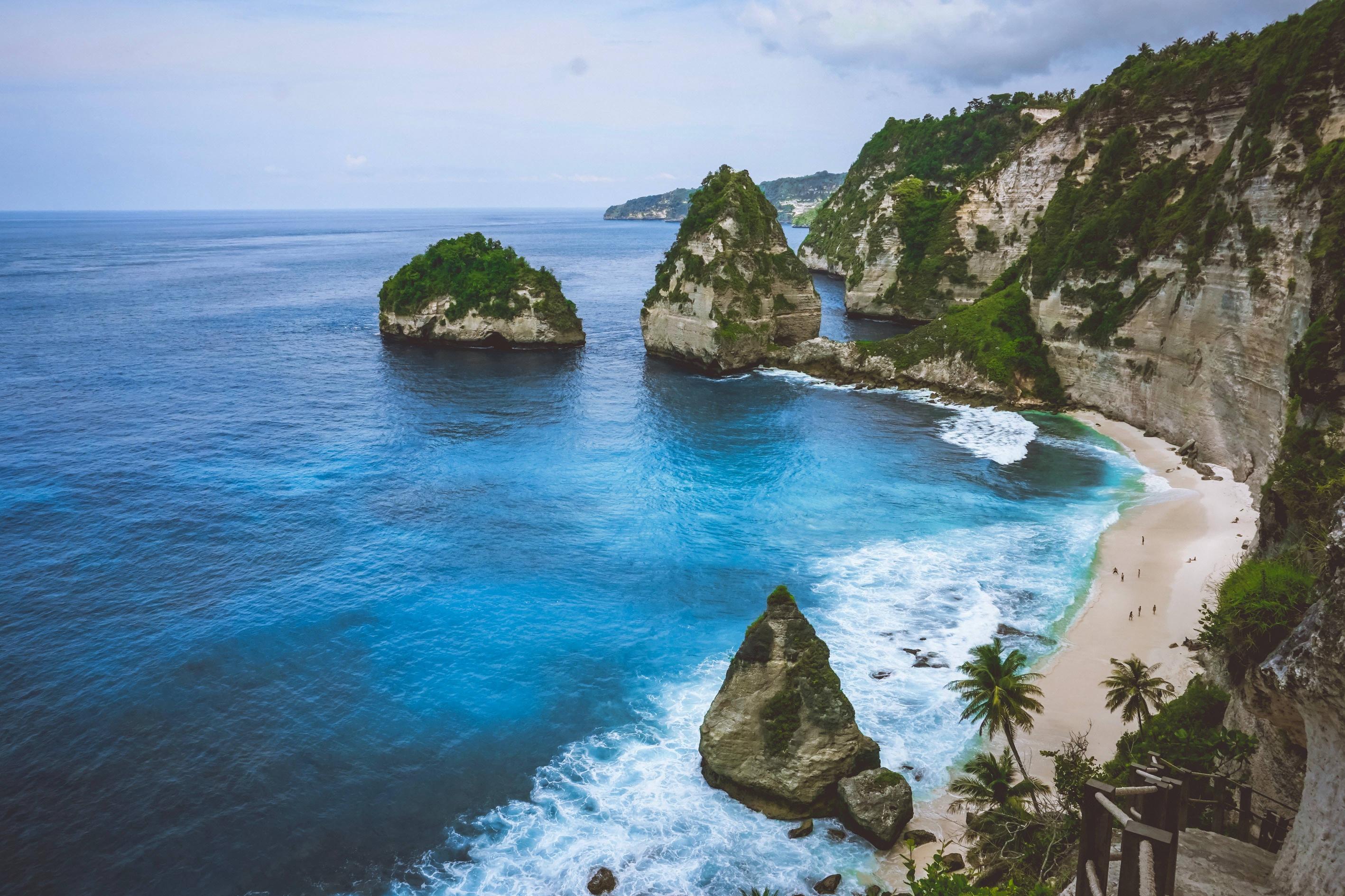 Scogliere e spiaggia di Bali, 5669x3780 UHD, Monitor 4K