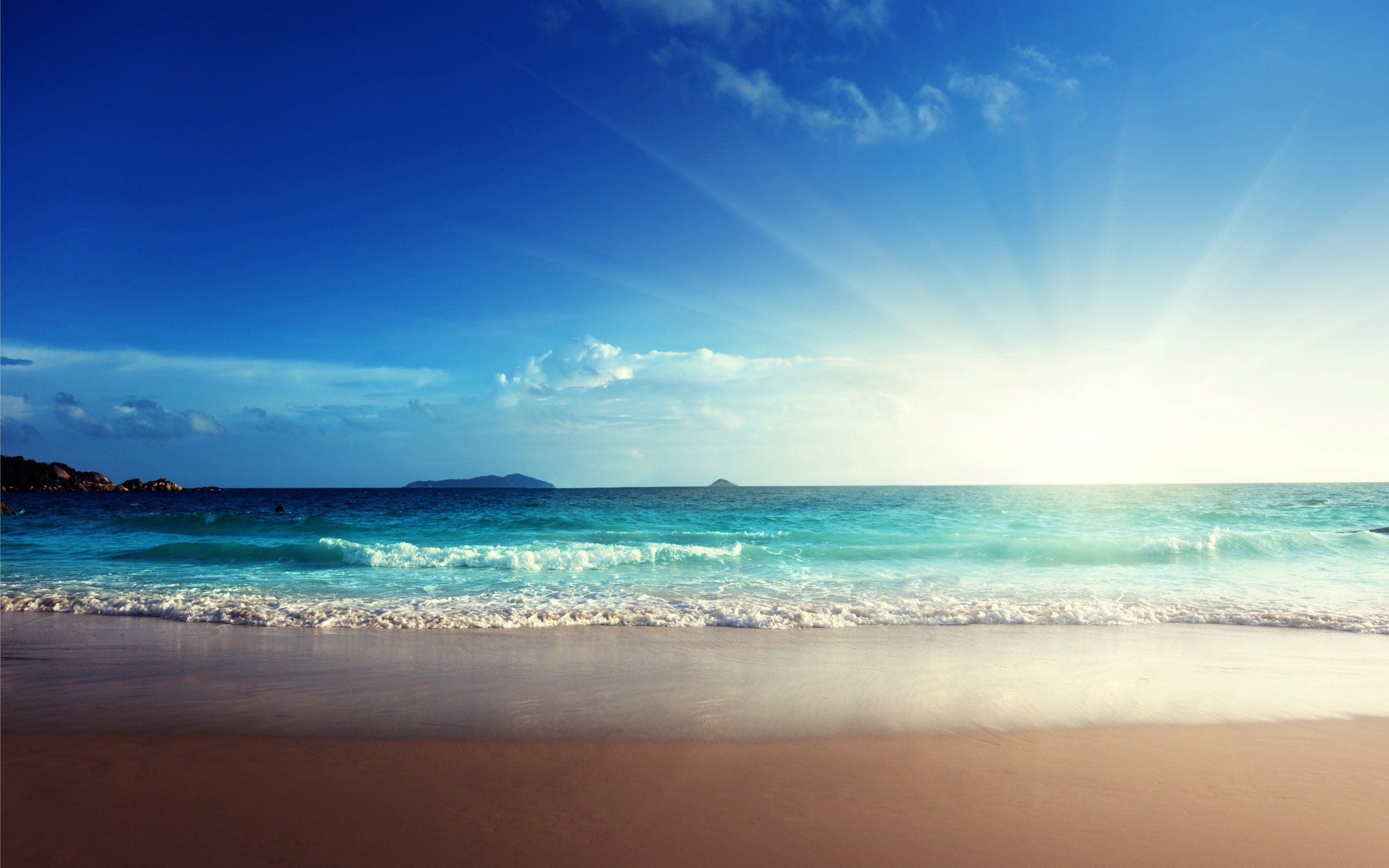 Spiaggia con onde al mattino, 2560x1600 2K, MacBook Pro