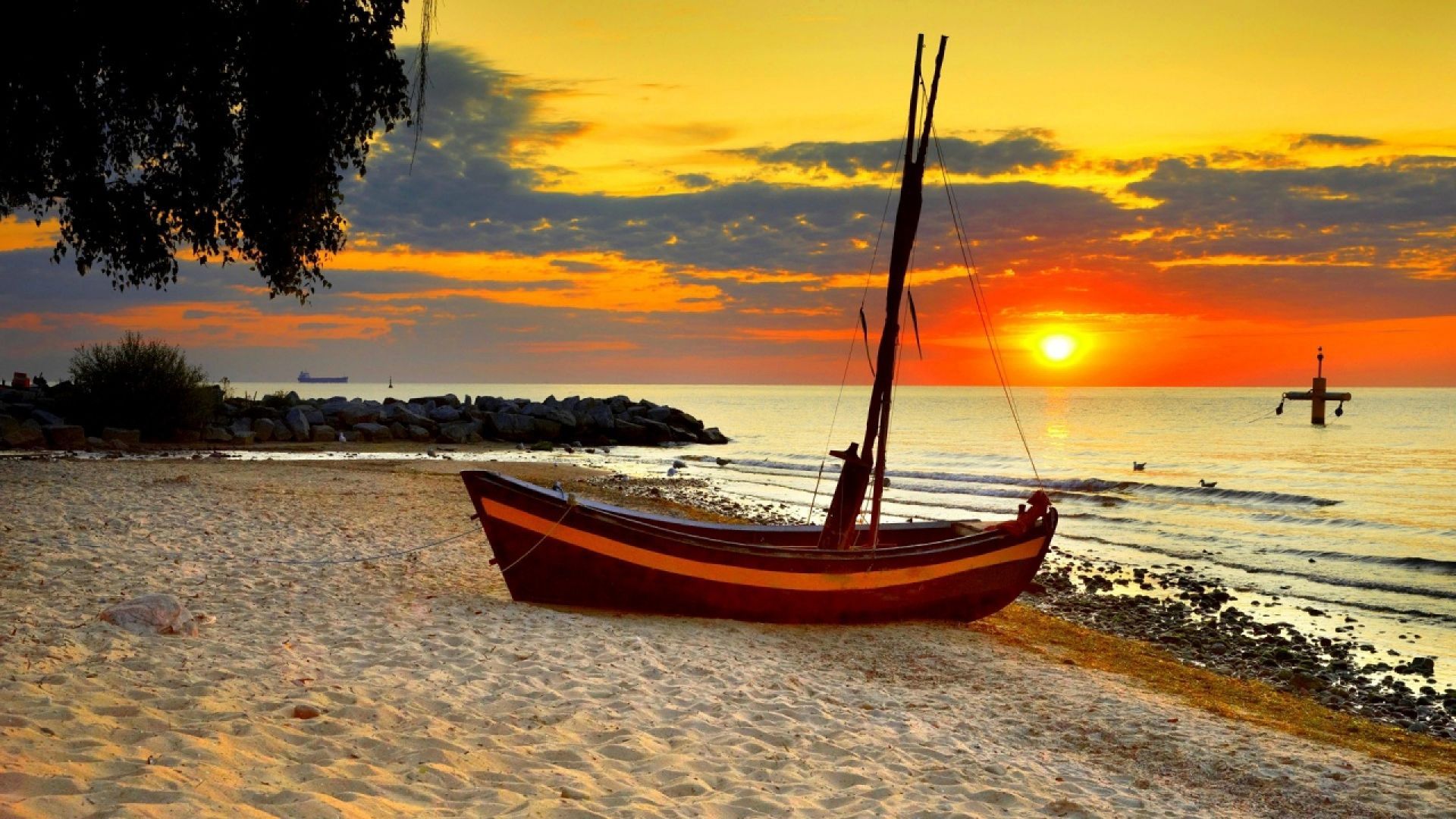 Barca su spiaggia all'alba, 1920x1080 1080p, Laptop
