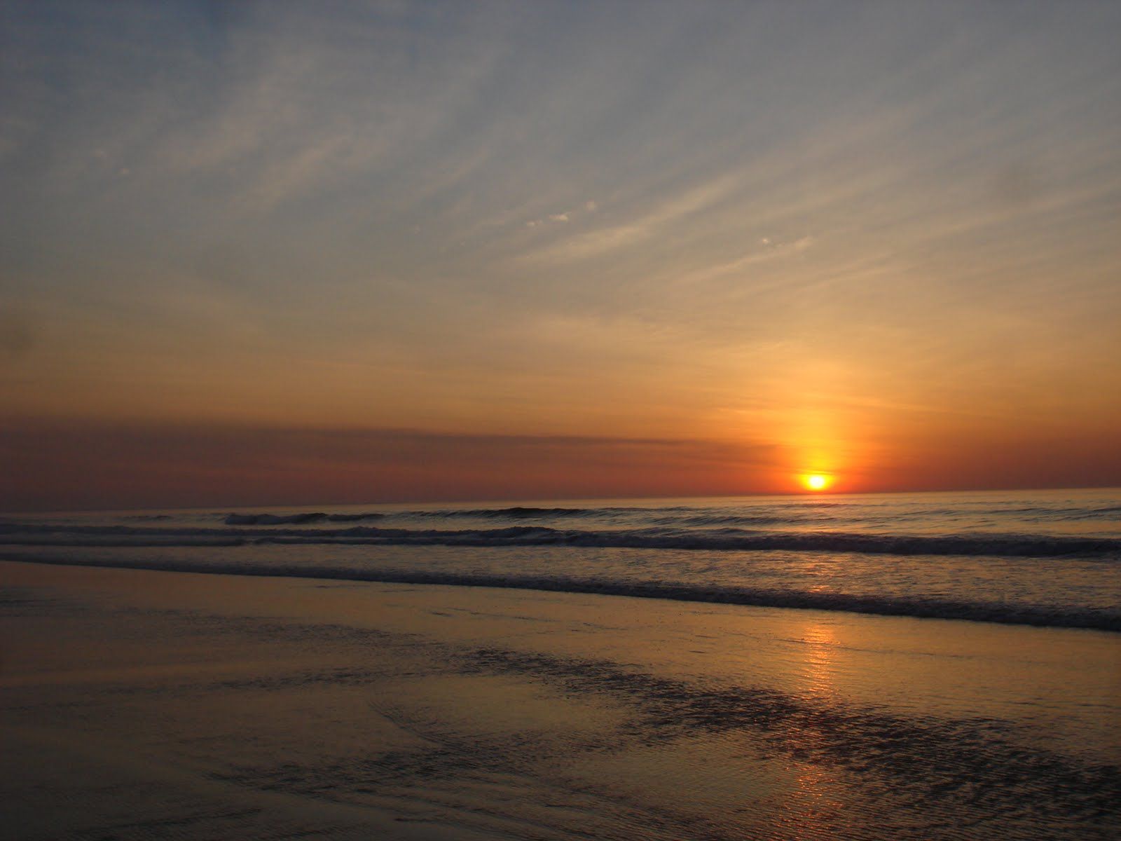 Alba sulla spiaggia, mare calmo, 1600x1200 HD Ready, Desktop