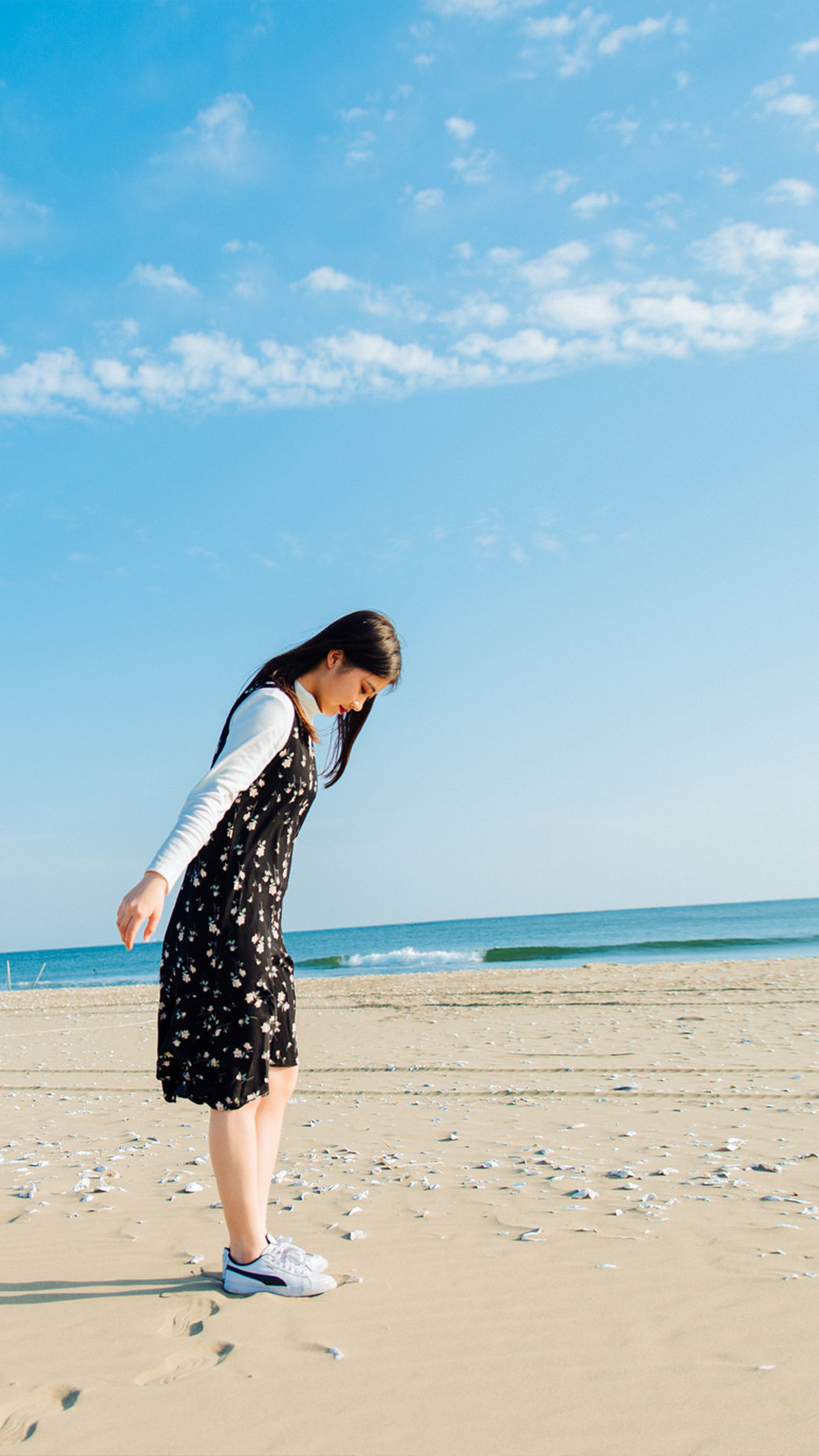Ragazza asiatica vestito spiaggia, 2160x3840 Verticale, Telefono