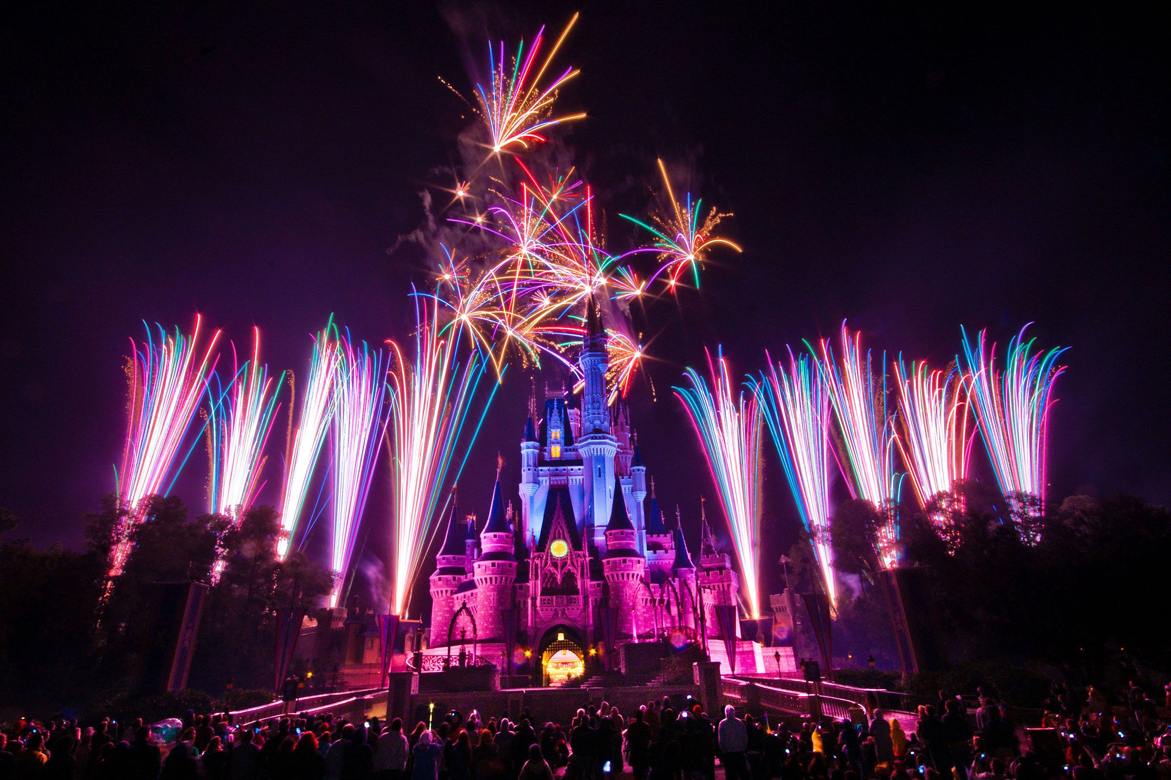 Castello Disney con fuochi d'artificio, classici d'animazione, 2400x1600 Hi-Res, Laptop