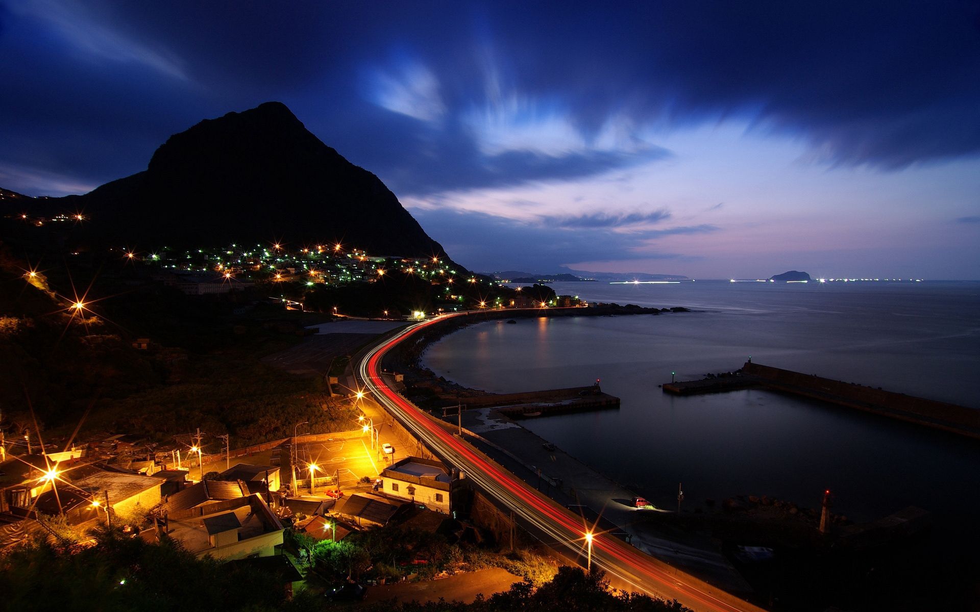 Spiaggia di notte con strada costiera, 1920x1200 Full HD+, Desktop
