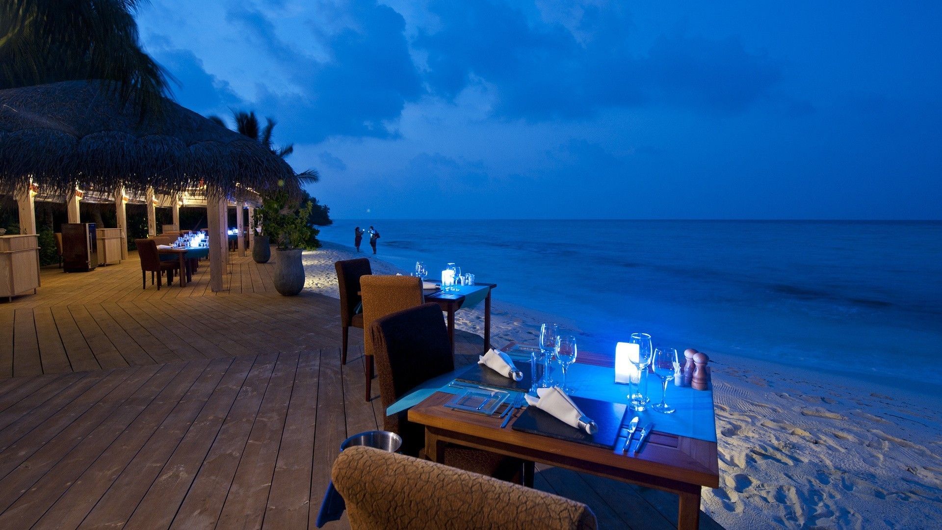 Spiaggia notturna con ristorante, 1920x1080 Full HD, PC Desktop