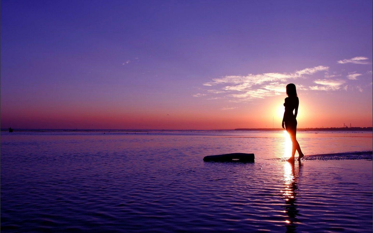 Silhouette donna spiaggia tramonto, 1440x900 HD, MacBook Air