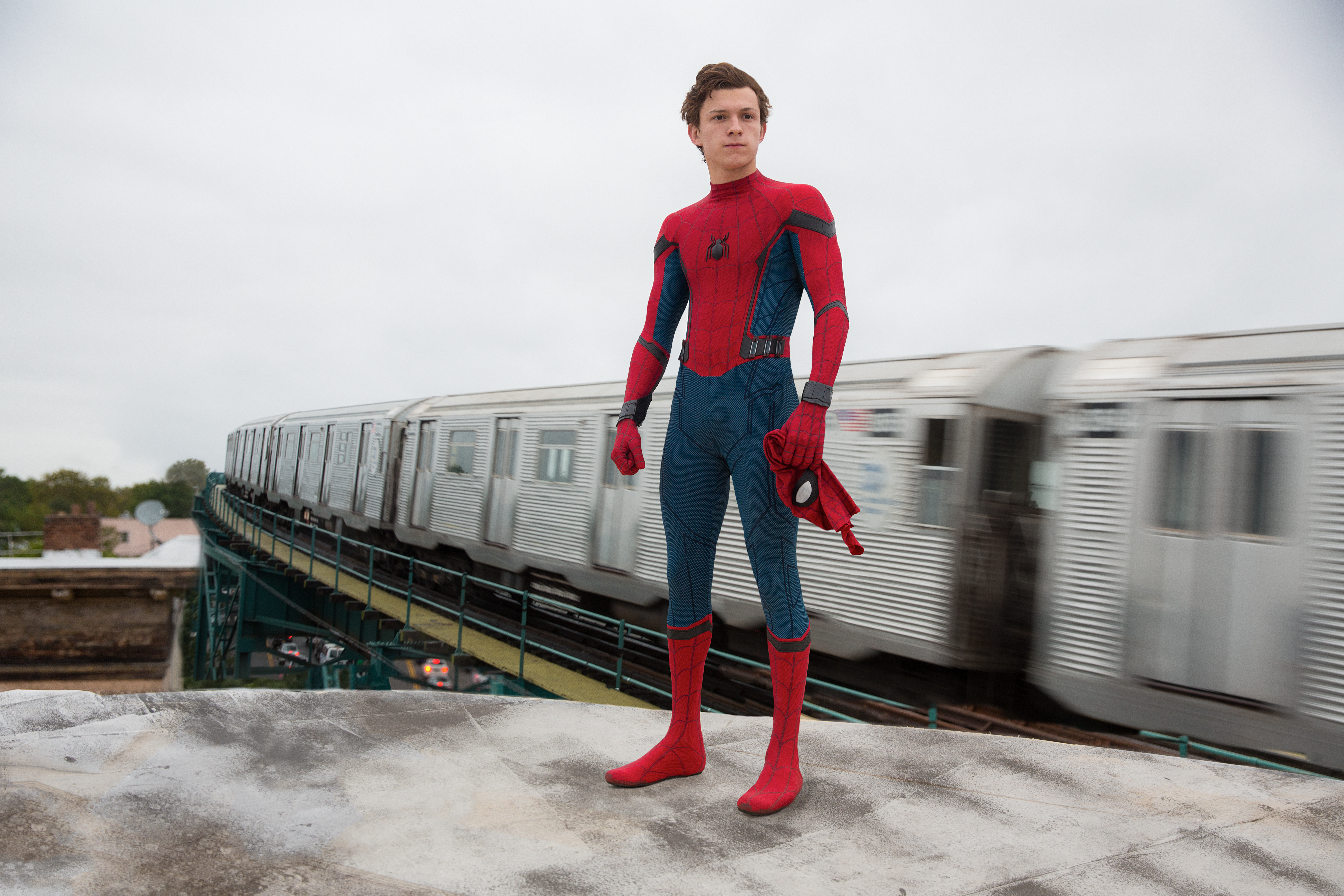 Spider-Man Tom Holland treno, 5760x3840 4K Ultra HD, Monitor 4K
