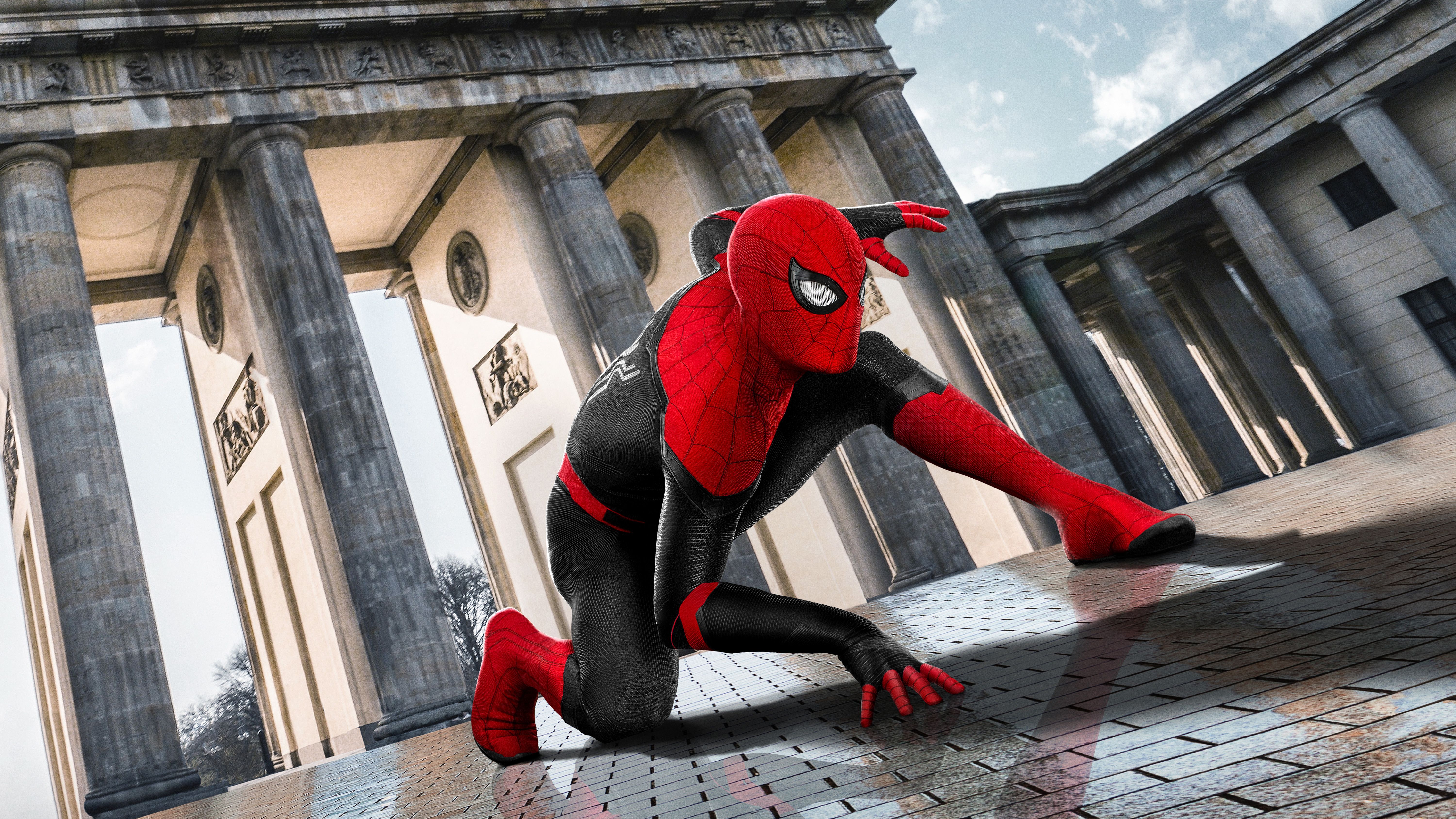 Spider-Man accovacciato piazza europea, 6000x3375 UHD, PC 4K
