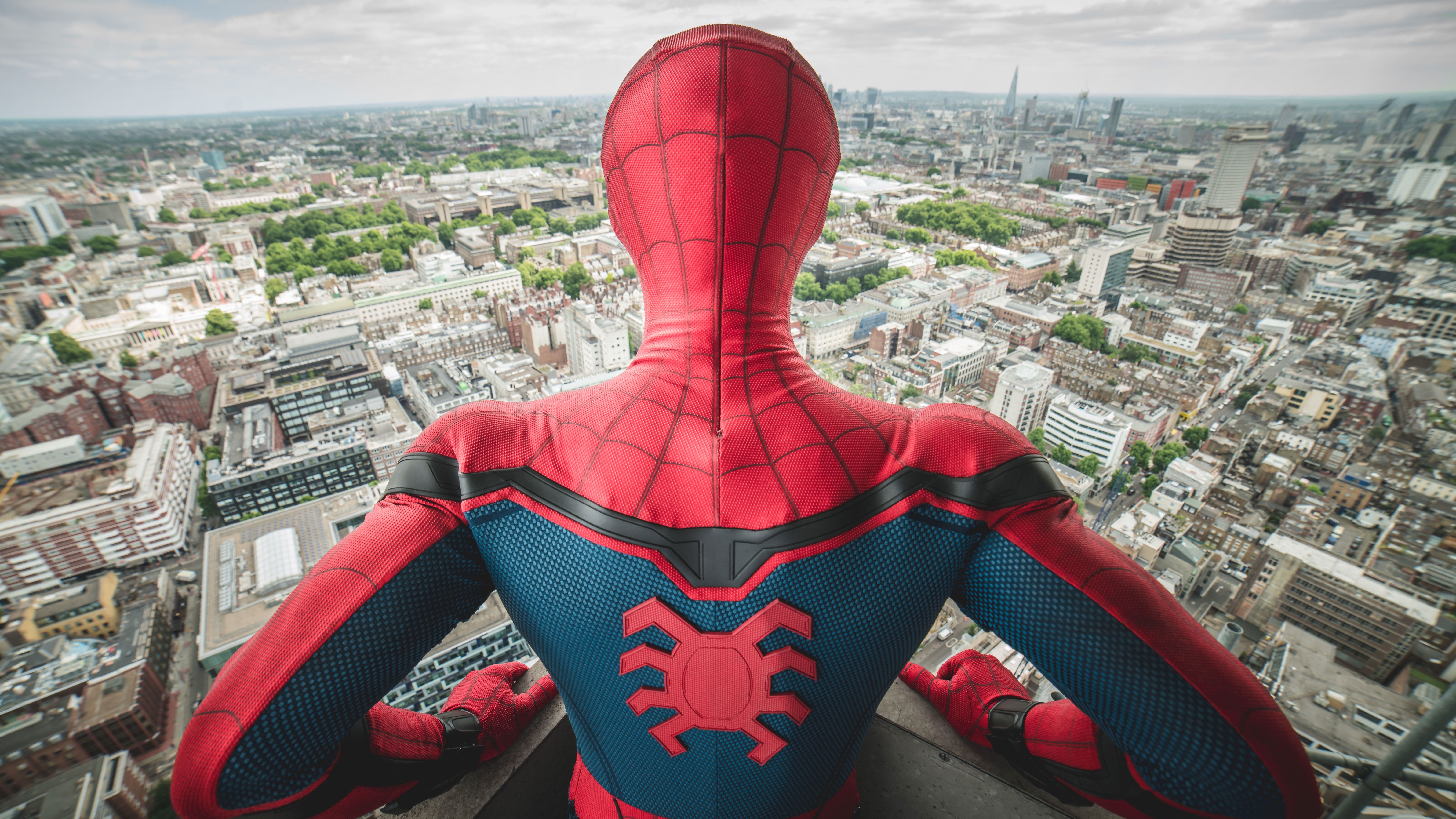 Spider-Man sopra la città, 7680x4320 4K Ultra HD, Monitor 4K