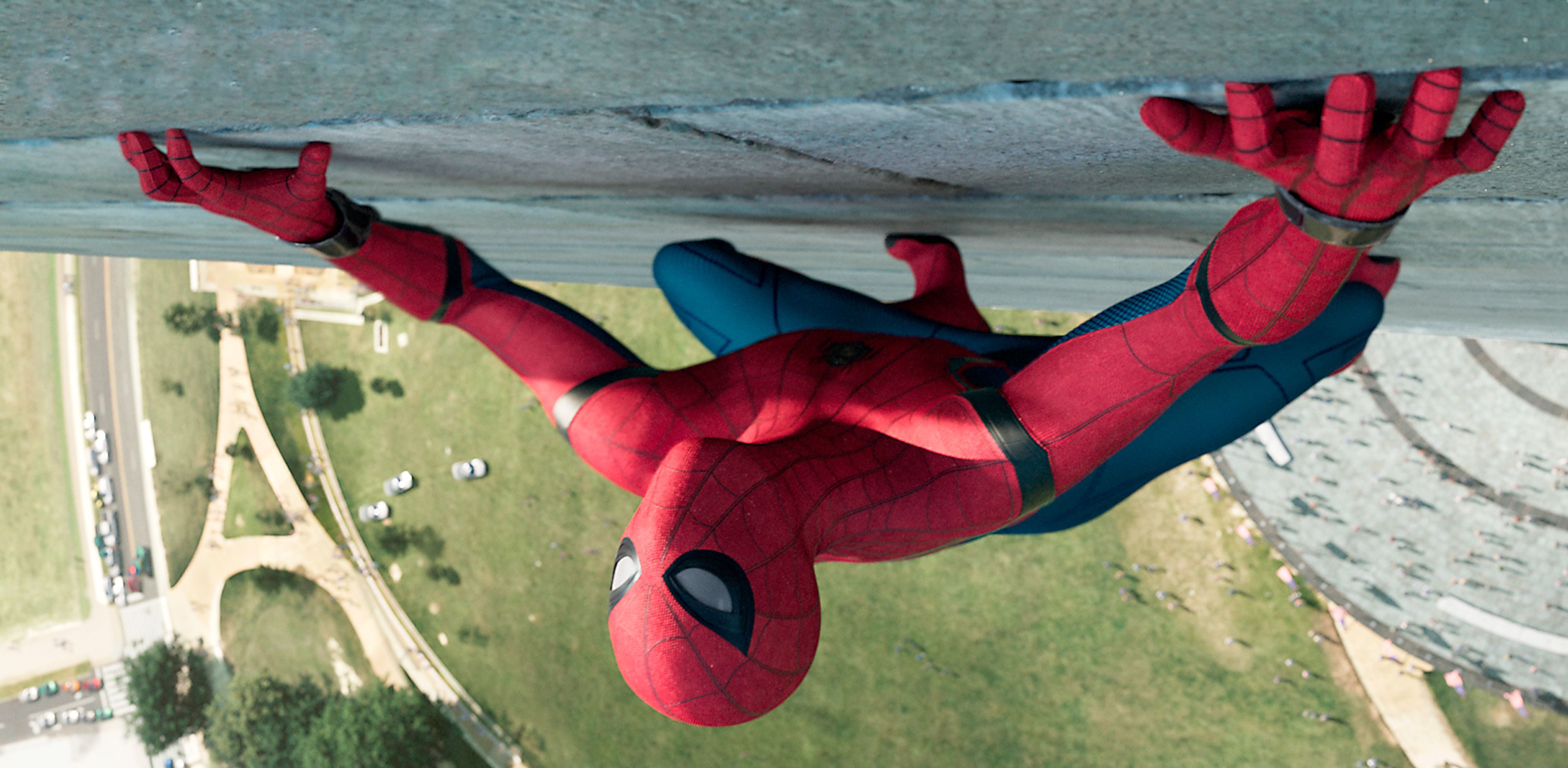 Spider-Man che scala grattacielo, 3673x1800 2K, Desktop